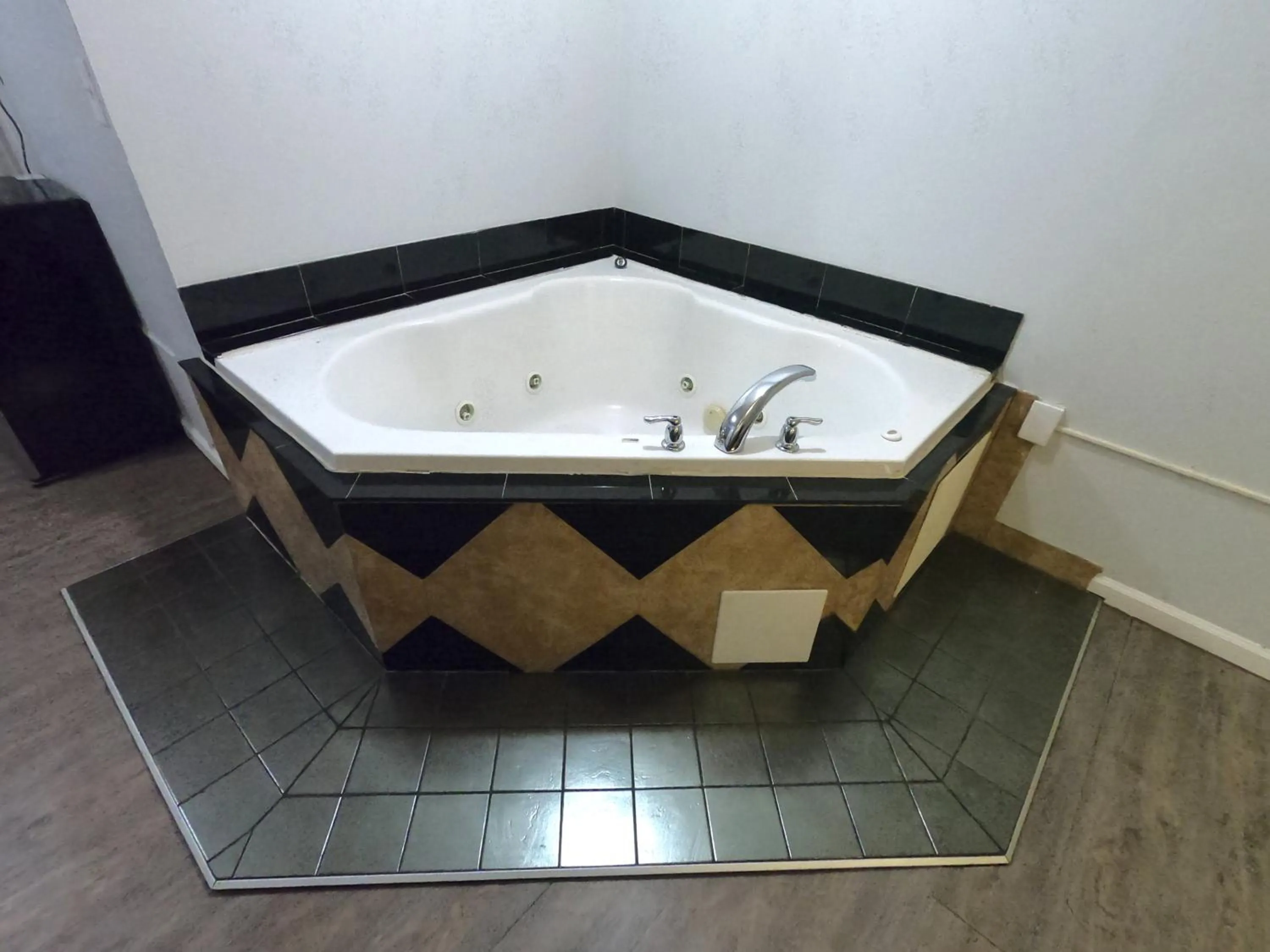 Hot Tub in Motel 6-Toms River, NJ