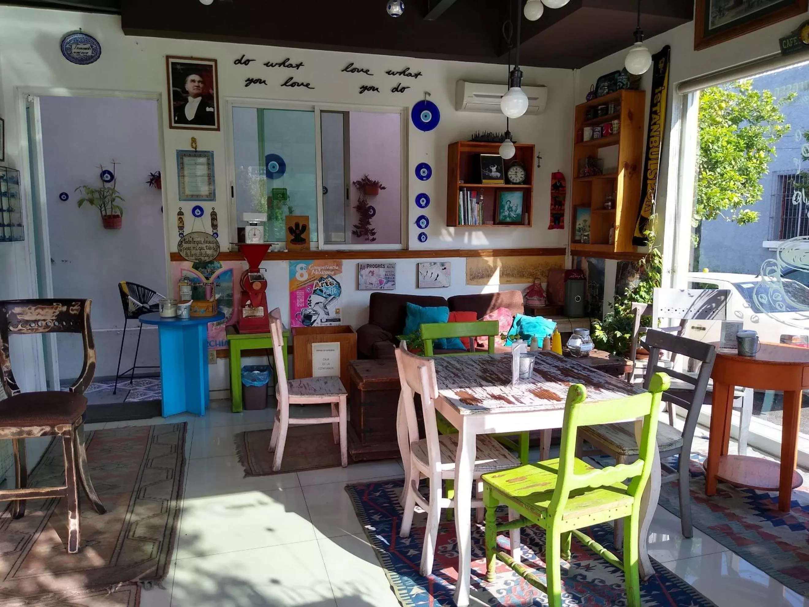 Restaurant/places to eat in Suites Chapultepec