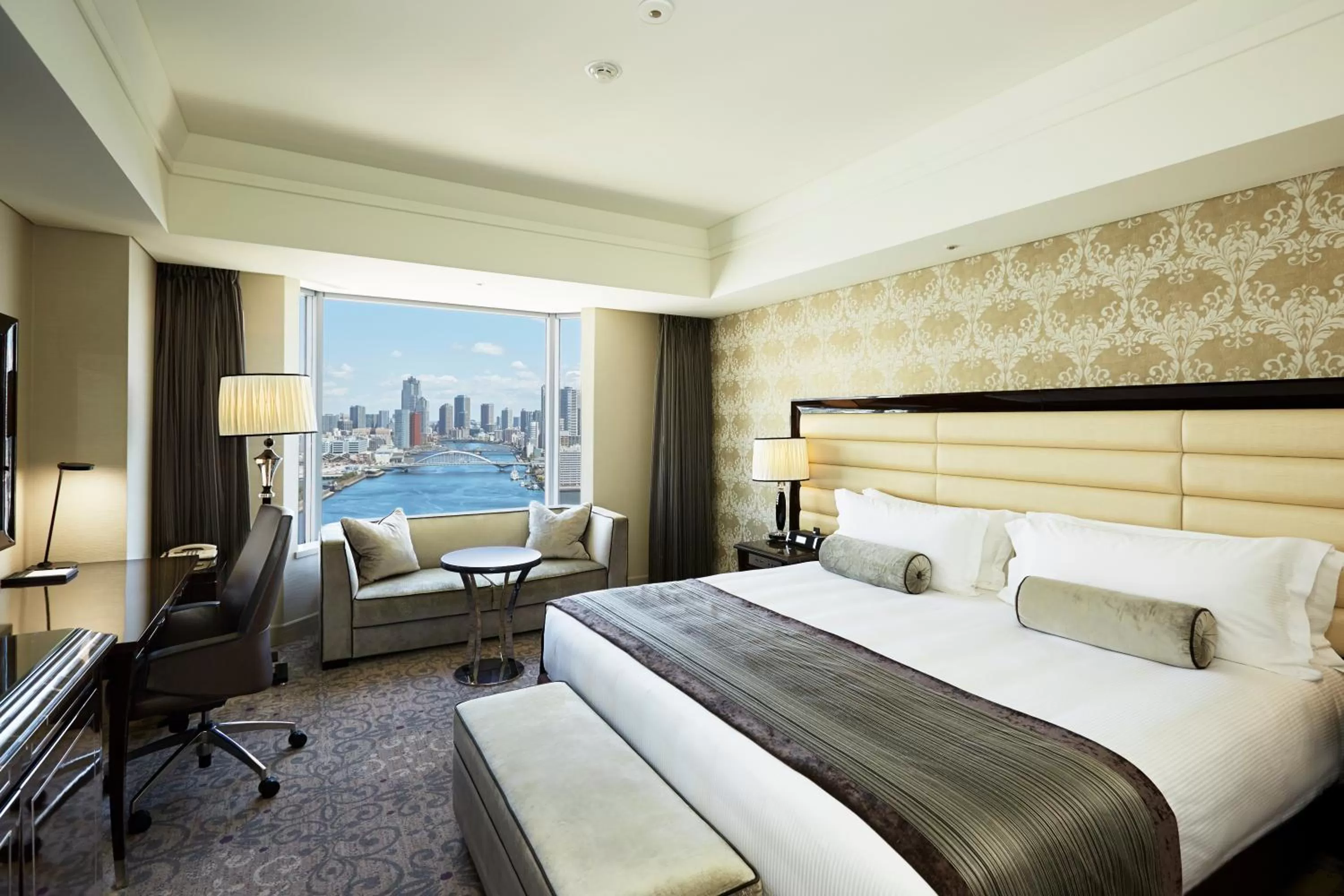 Photo of the whole room, Bed in InterContinental Tokyo Bay by IHG