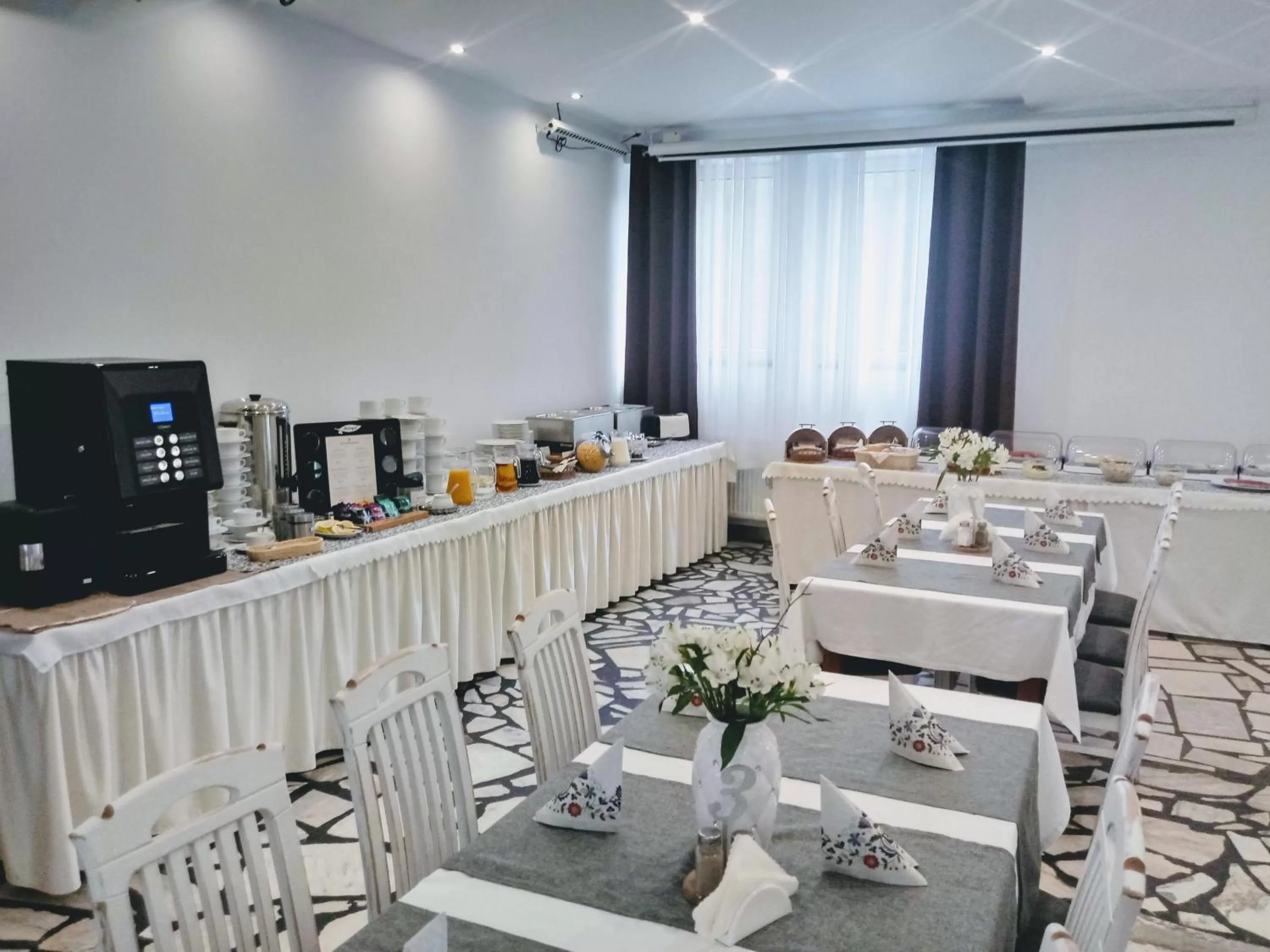 Buffet breakfast in Hotel Miłosz Restauracja, Basen dla dzieci, Sala Zabaw, Siłownia