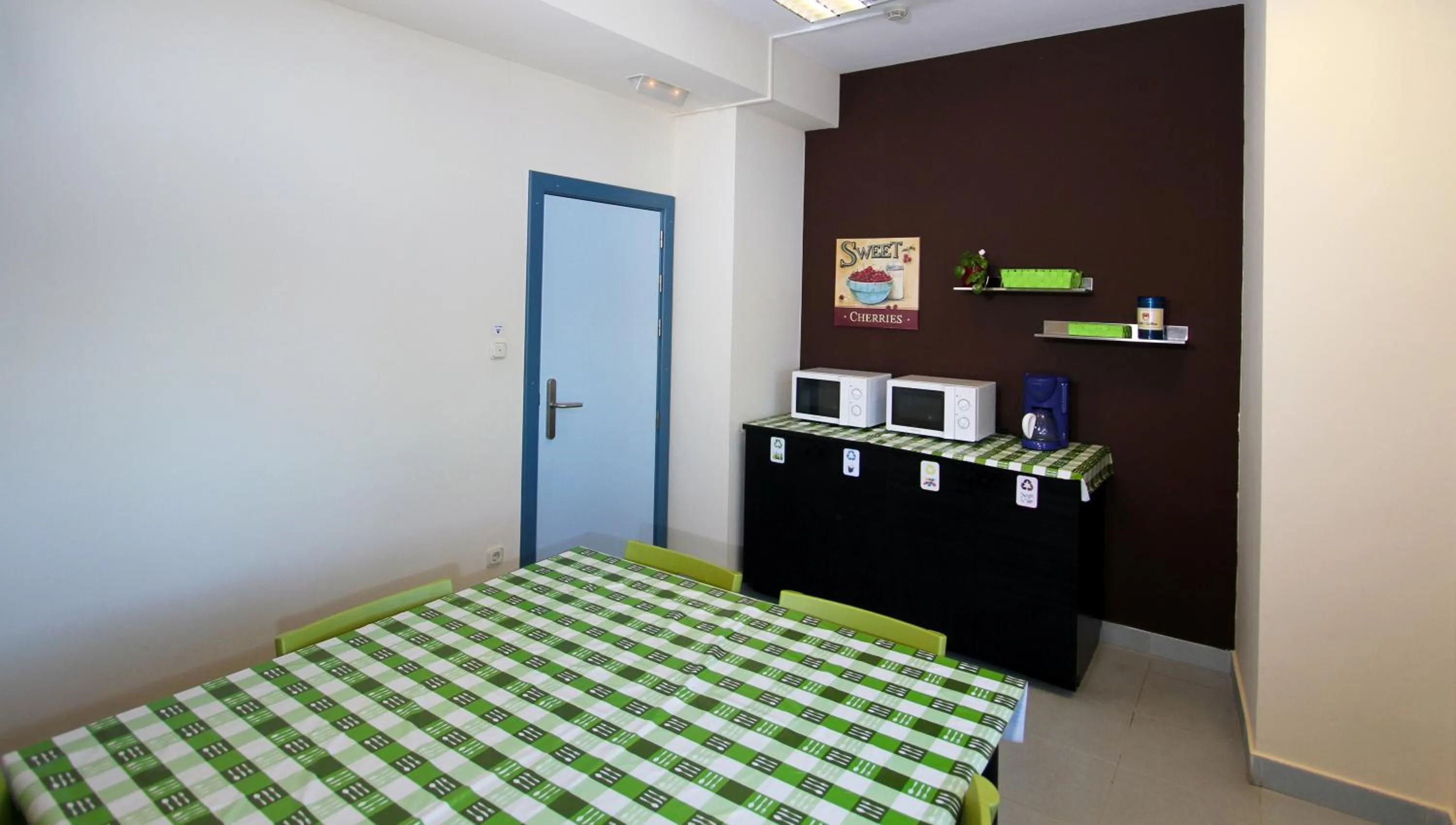 Communal kitchen, Bed in Bilbao Hostel