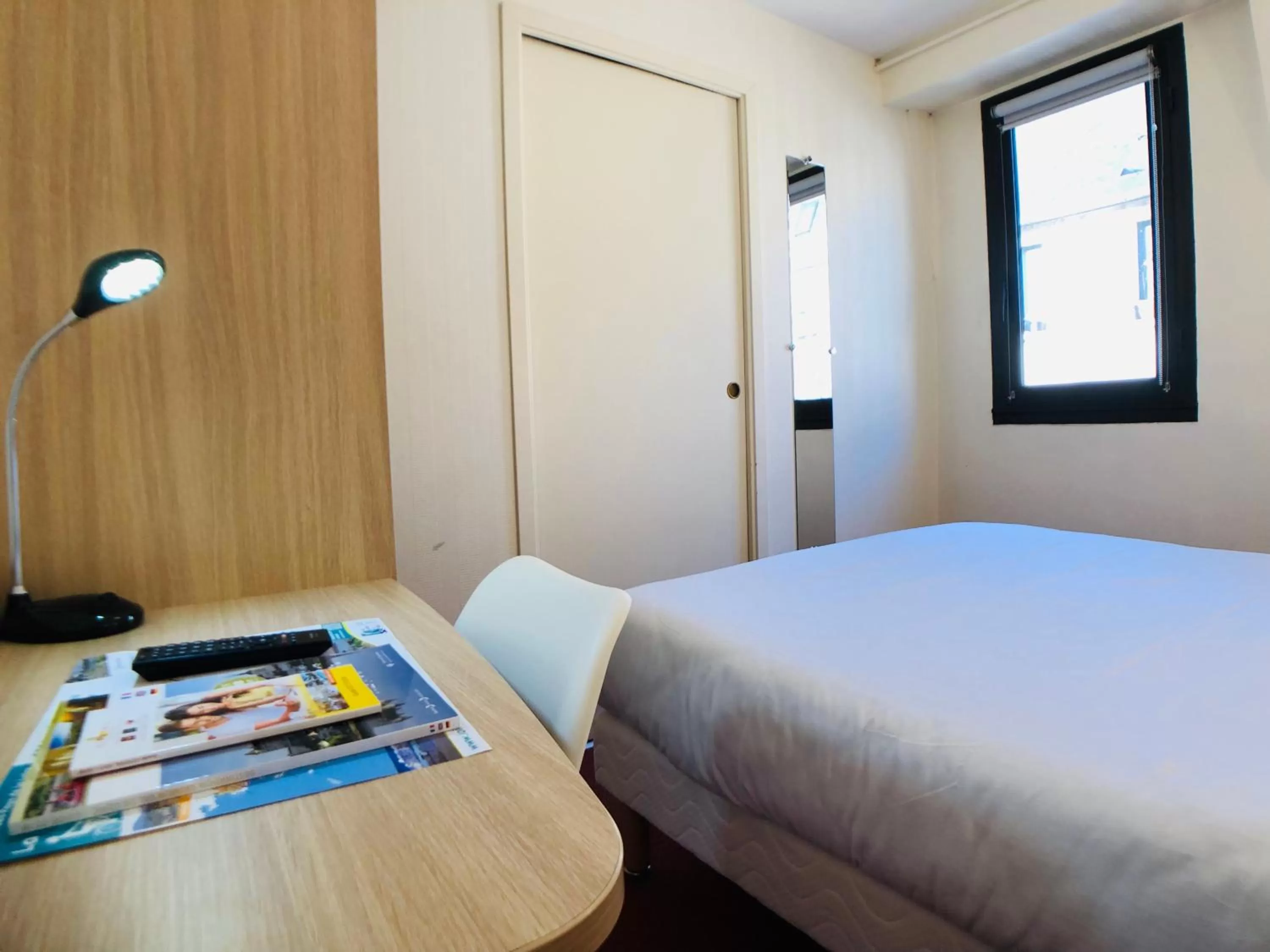 Bed in Cit'Hotel Le Volney