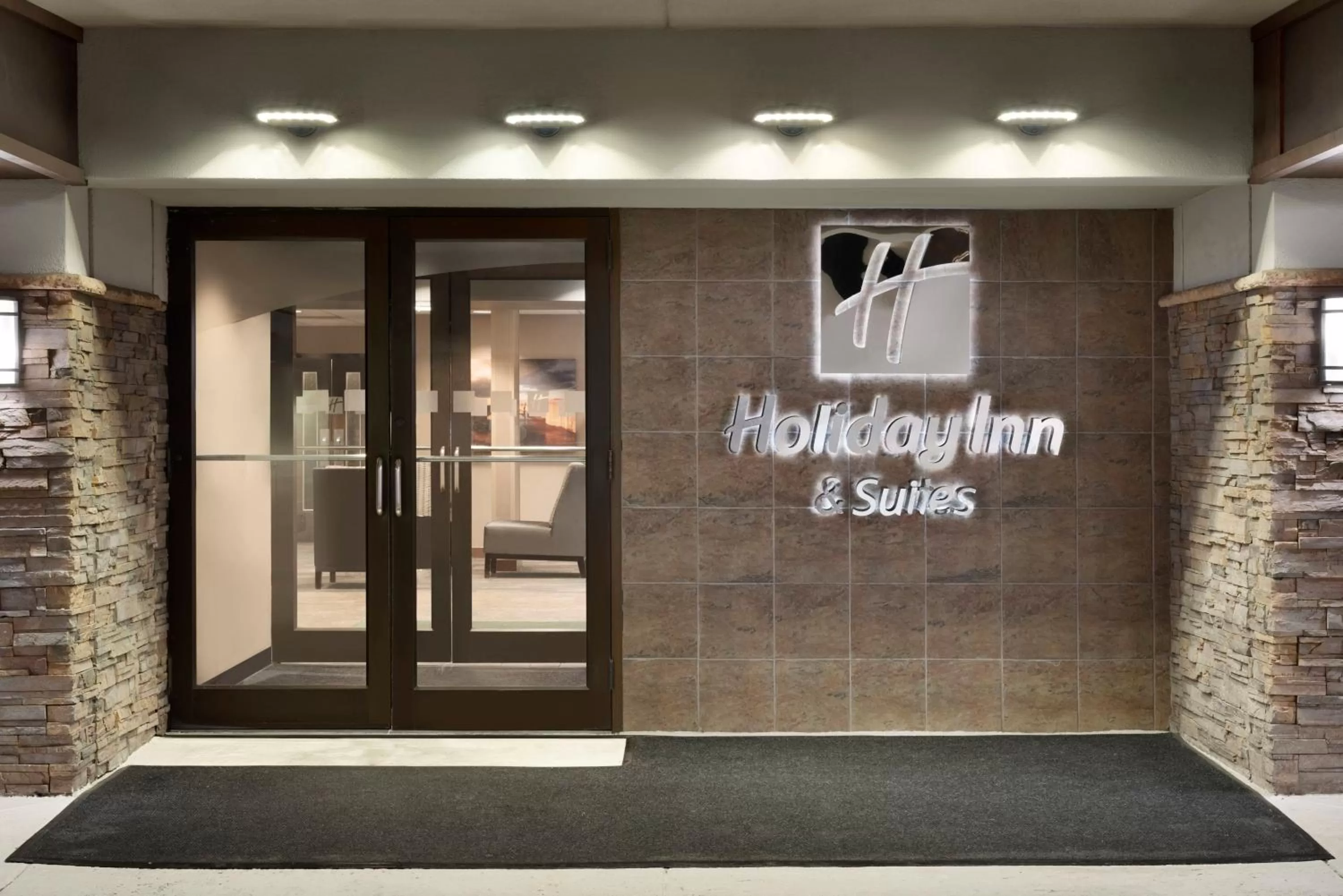 Property building in Holiday Inn & Suites Duluth-Downtown by IHG