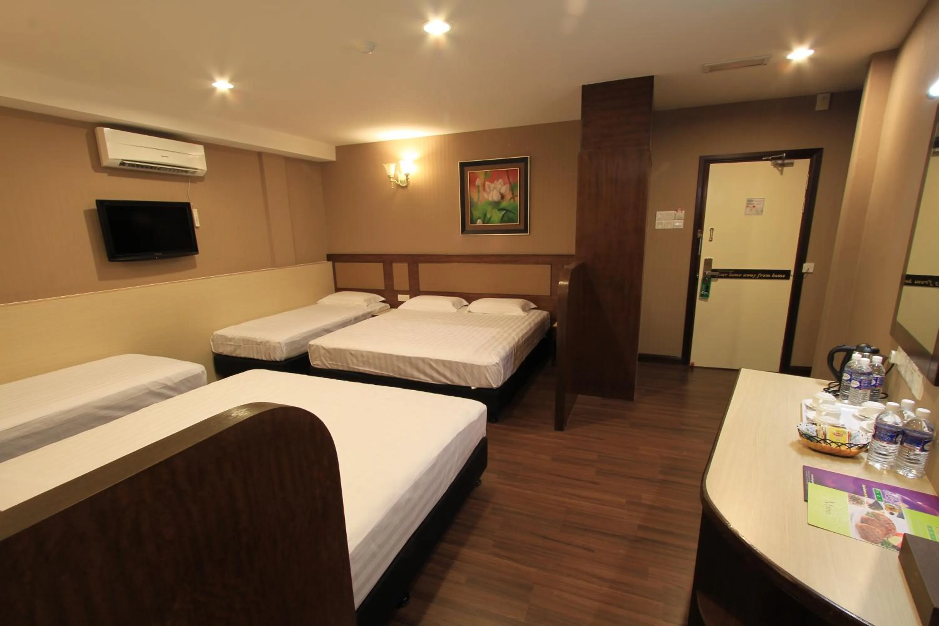 Bed in Ming Paragon Hotel