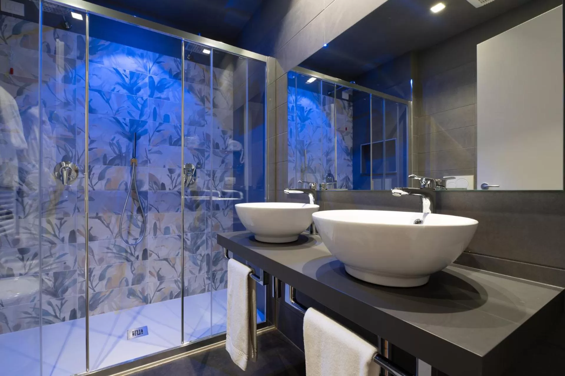 Shower in Hotel Monte Rosa