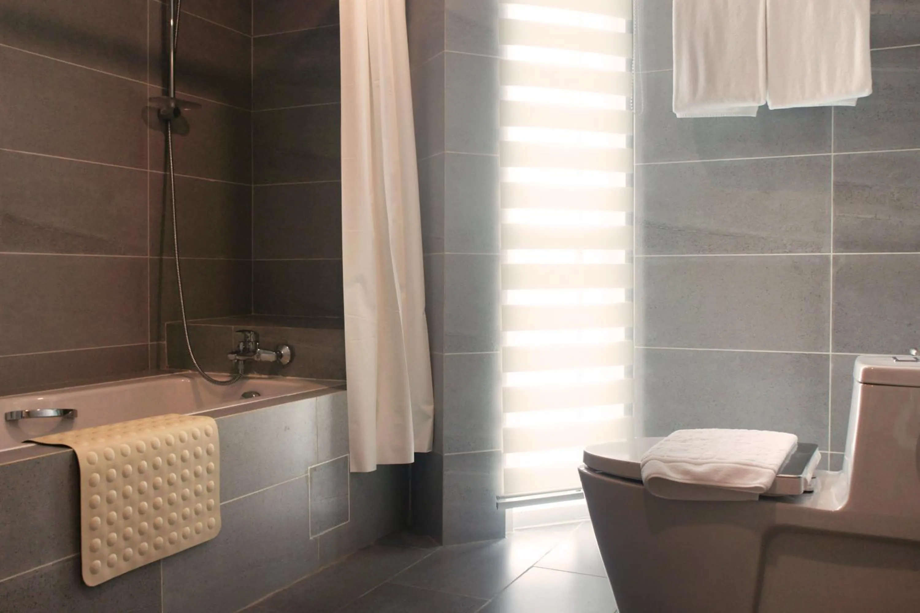 Bathroom in Wyne Hotel