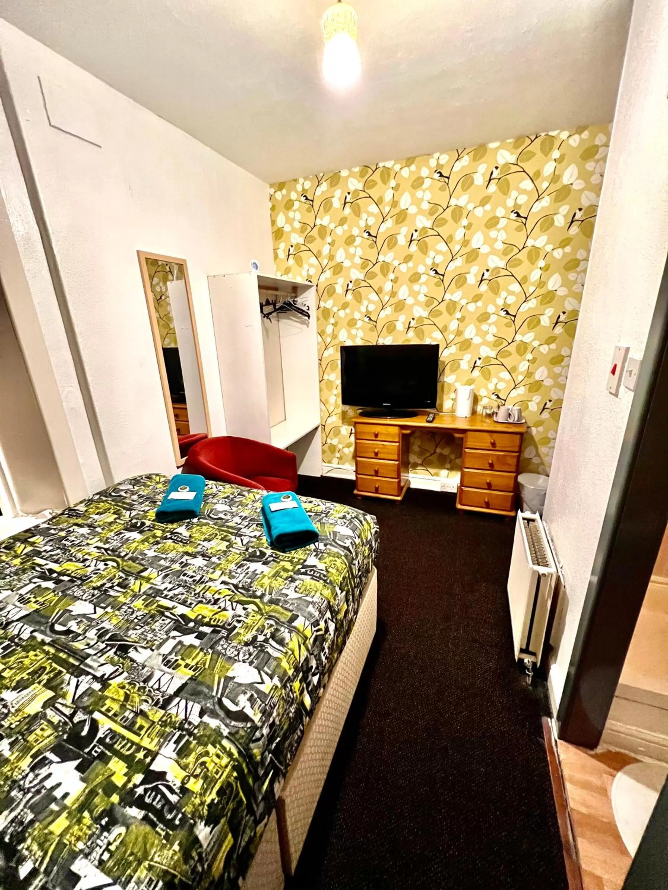 Bedroom, Bed in Blackpool Central Hotel