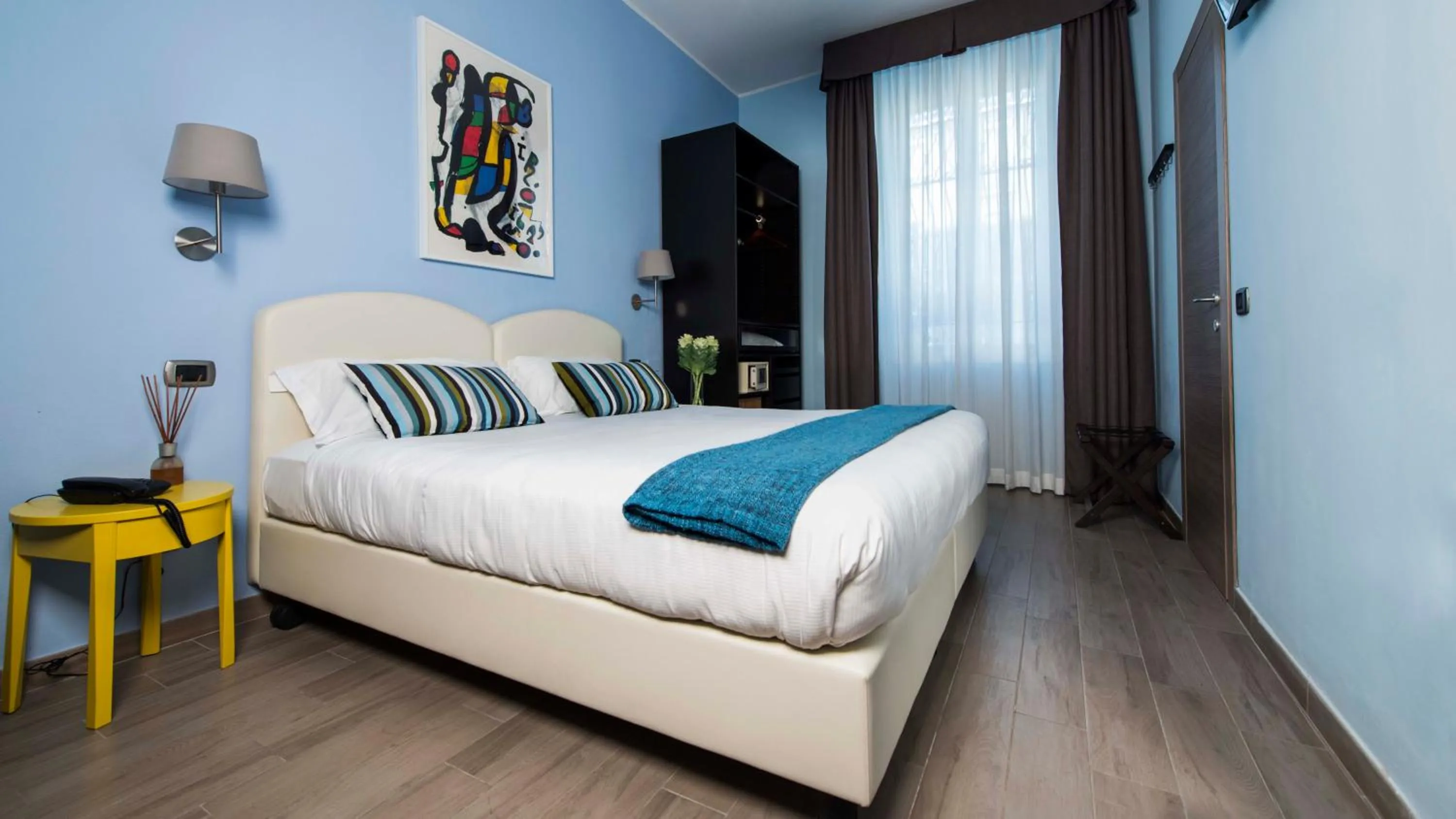 Day, Bed in Hotel Florence Milano