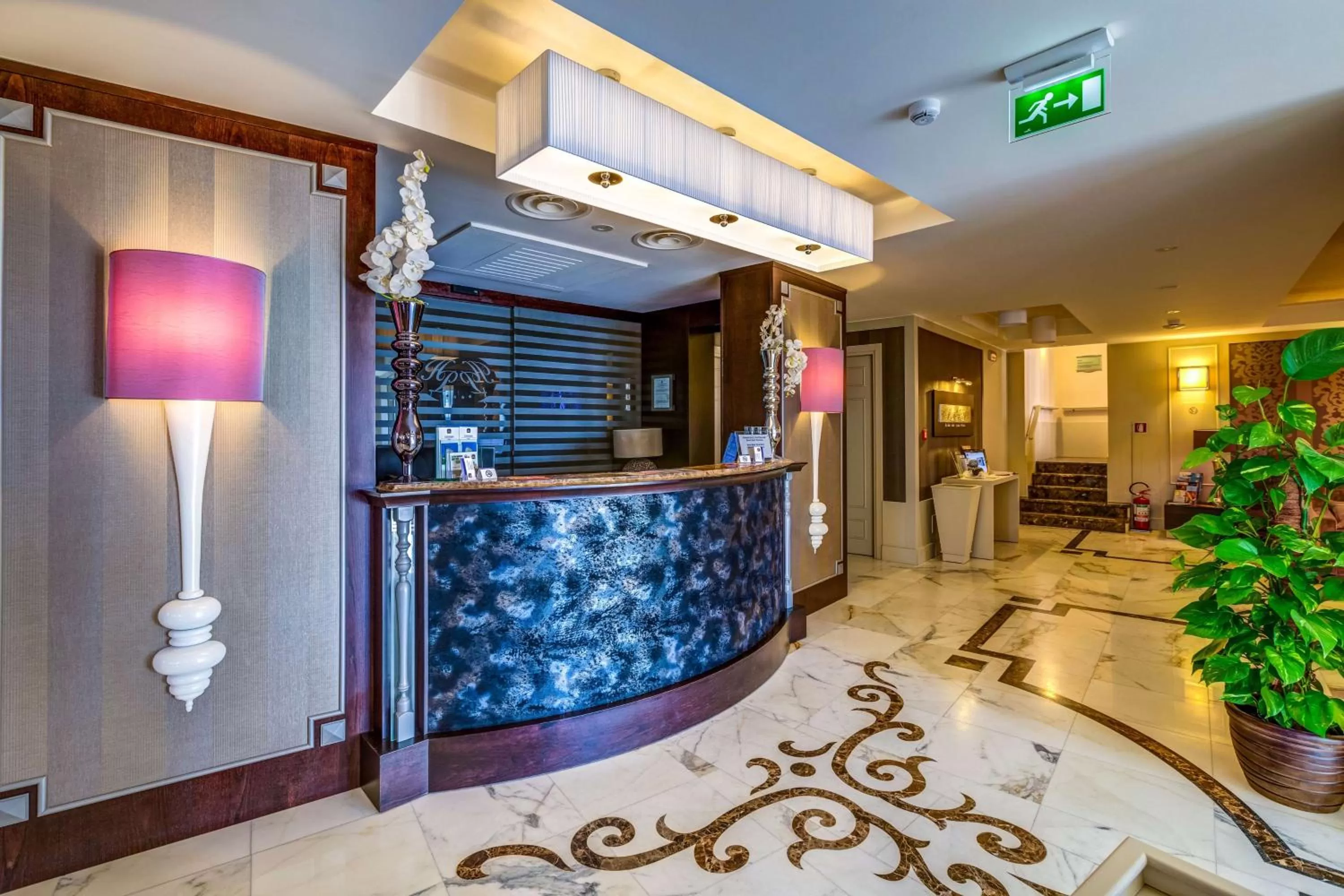 Lobby or reception in Best Western Plus Hotel Perla Del Porto