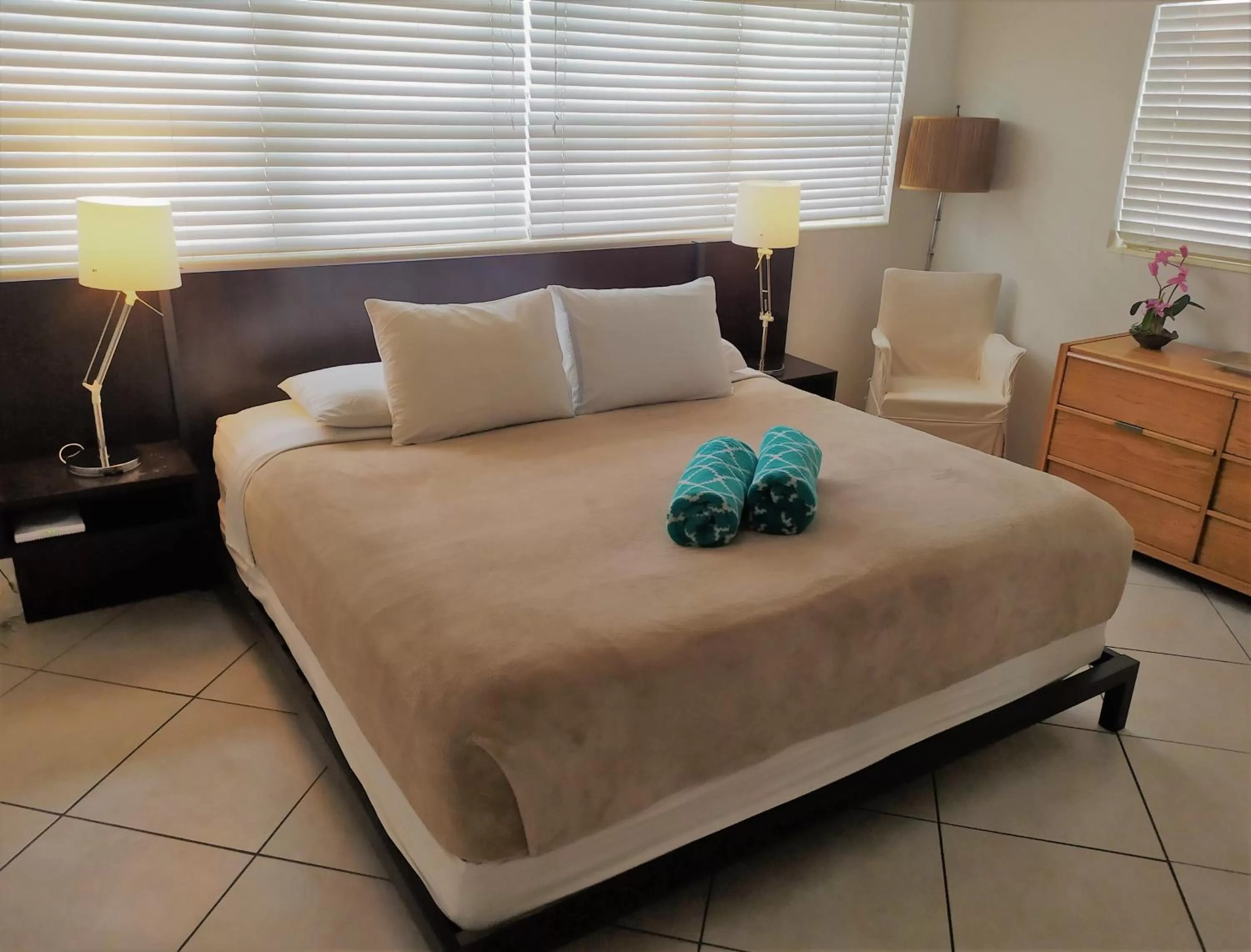 Bed in Manhattan Tower Apartment Hotel