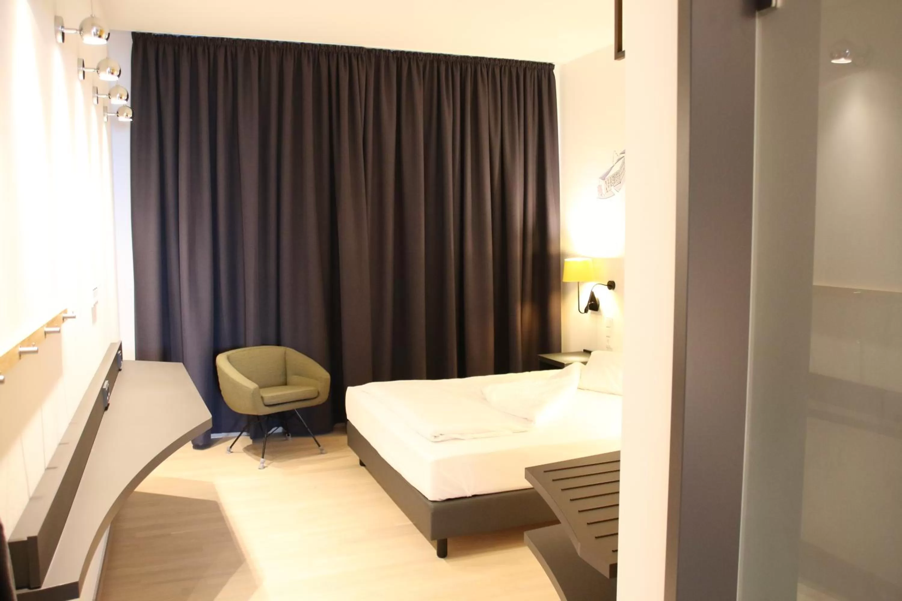 Photo of the whole room, Bed in Hotel im LESKANPark