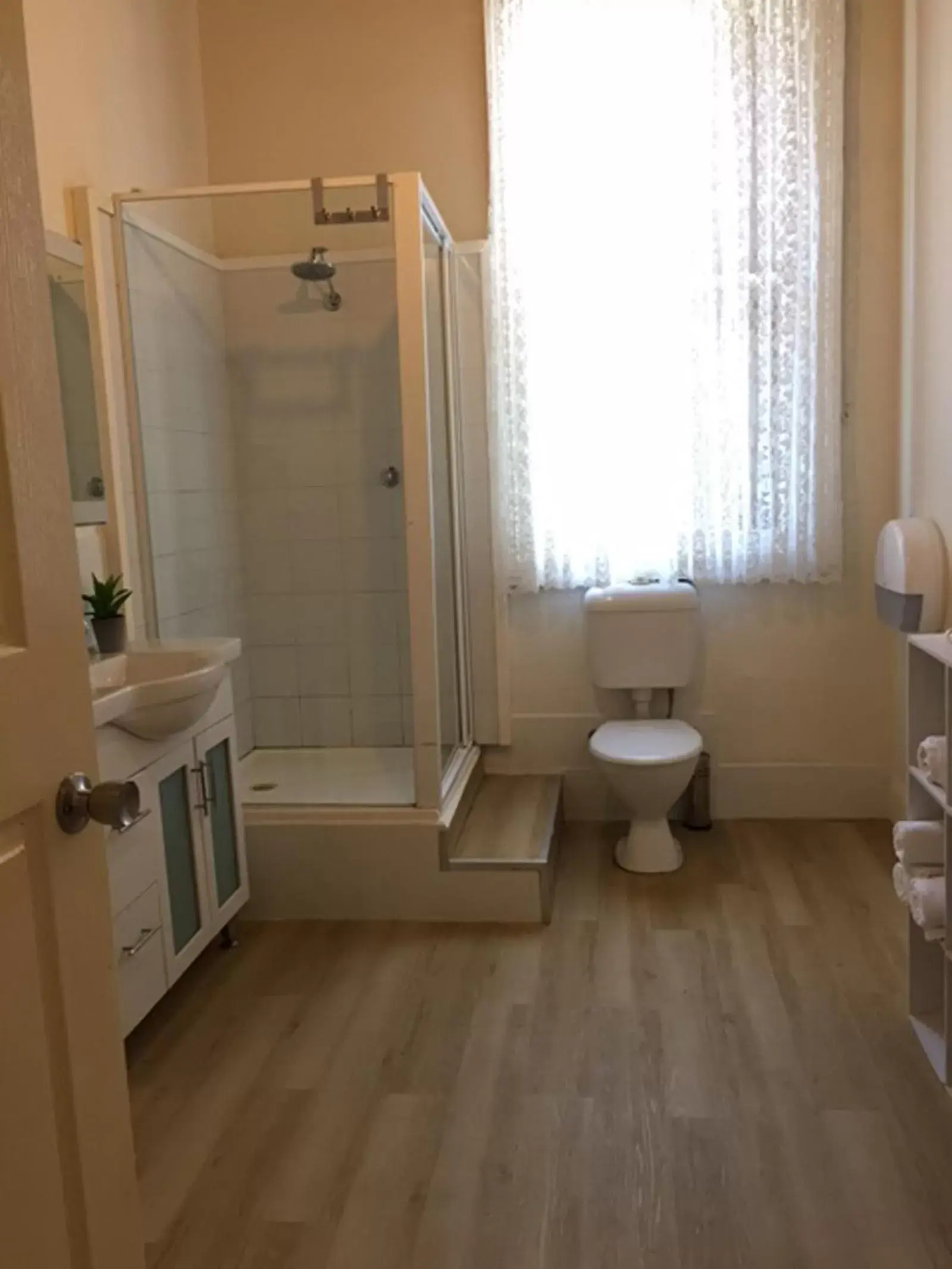 Double Room with Shared Bathroom 2 in Edward River Hotel Double Room with Shared Bathroom 2 in Edward River Hotel