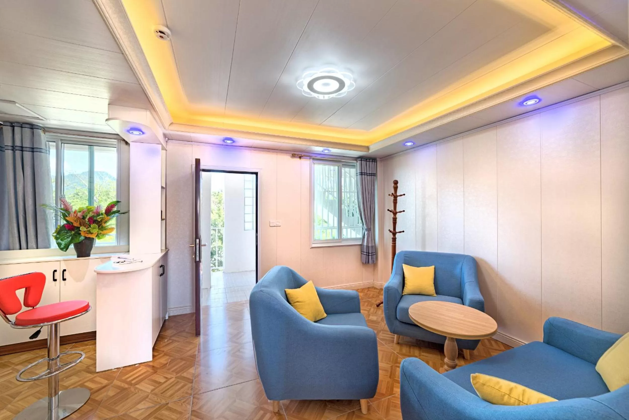 Living room in Riverside Hotel