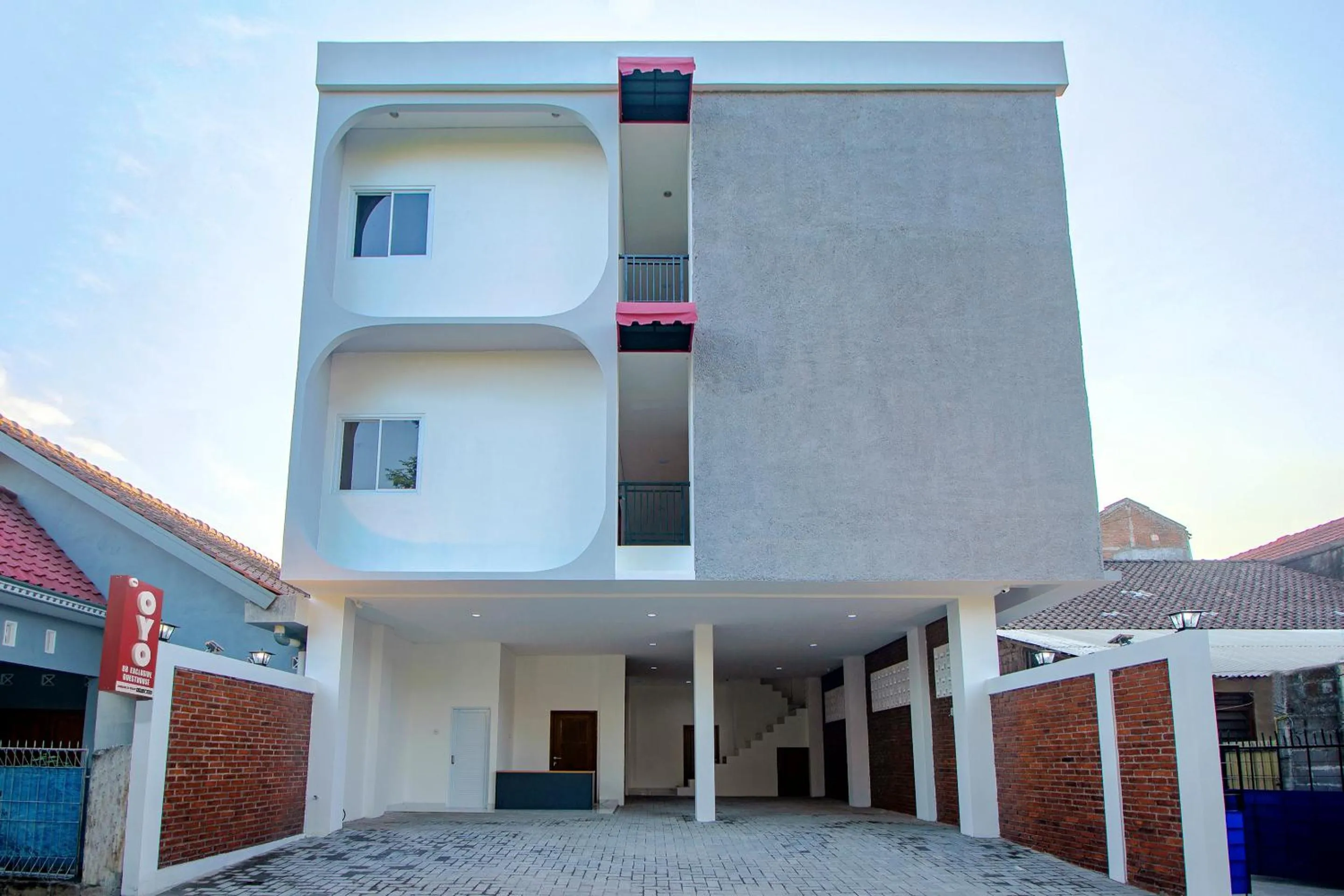 Property building in Hotel O 88 Exclusive Guesthouse