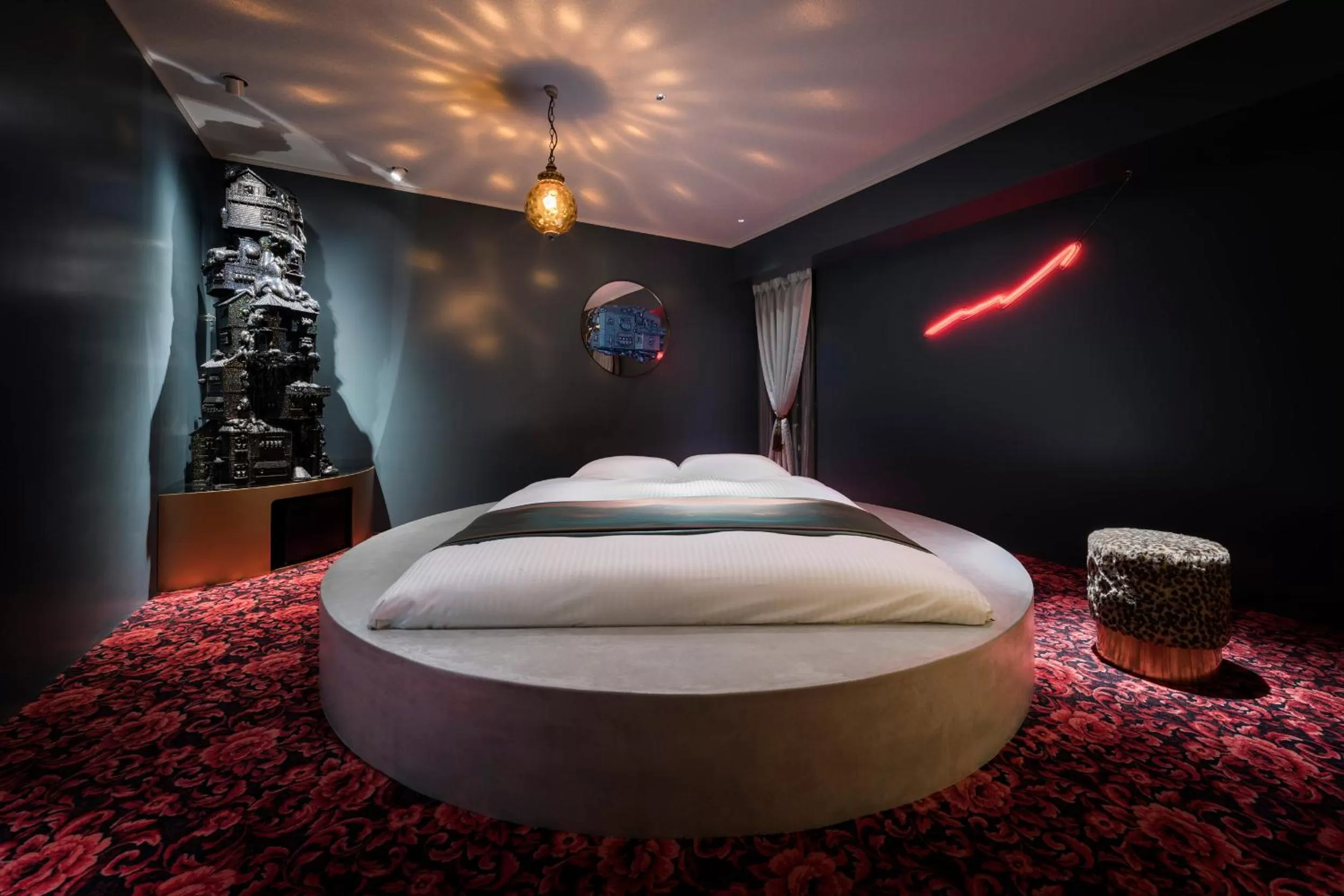 Photo of the whole room, Bed in BnA Alter Museum