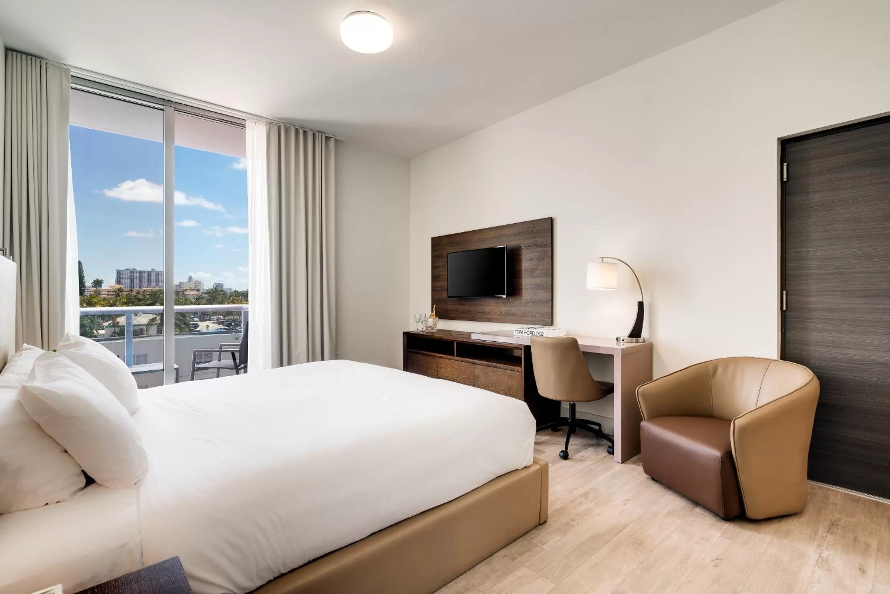 Balcony/Terrace, Bed in Costa Hollywood Beach Resort - An All Suite Hotel