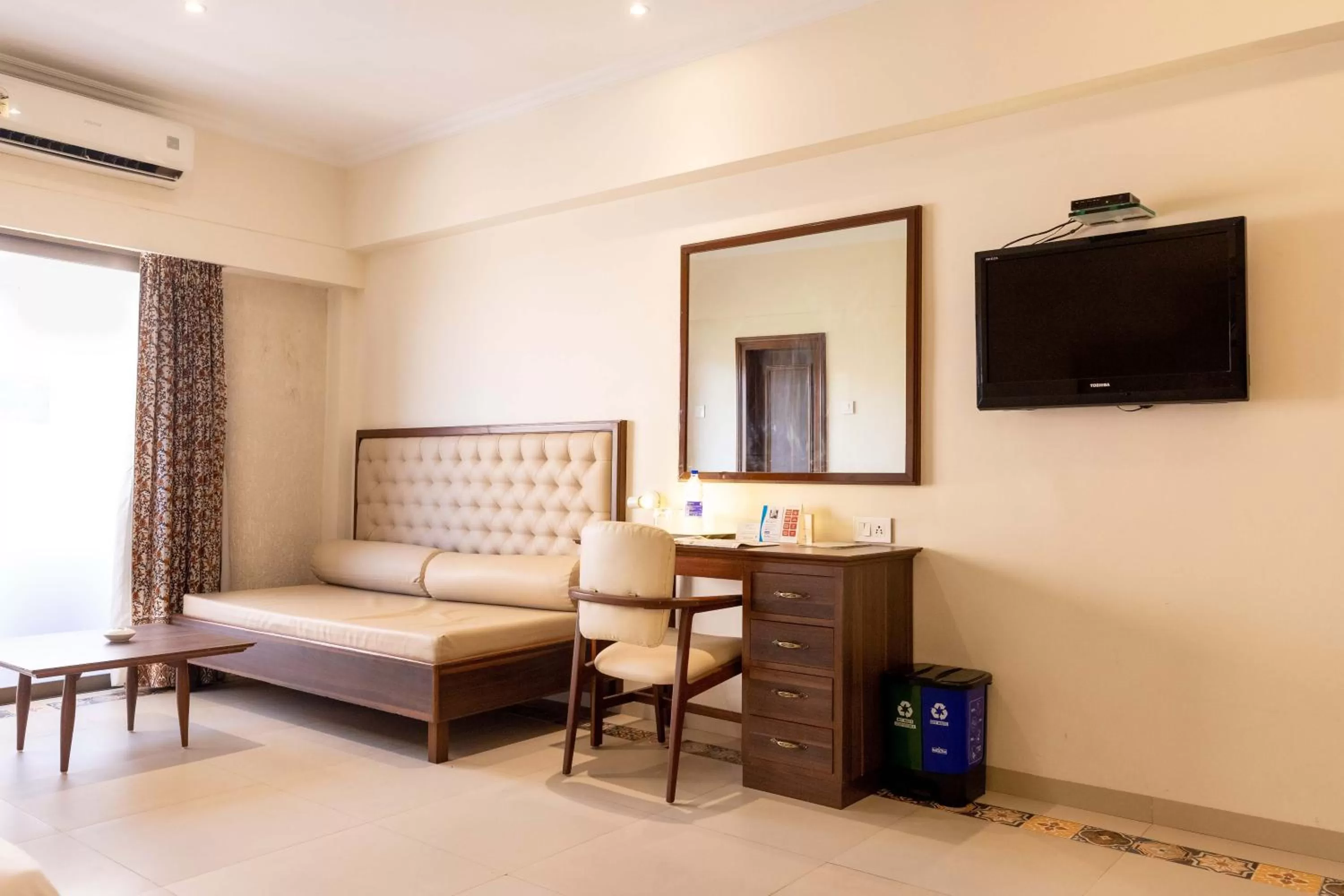 Bedroom in West End Hotel Opp Bombay Hospital
