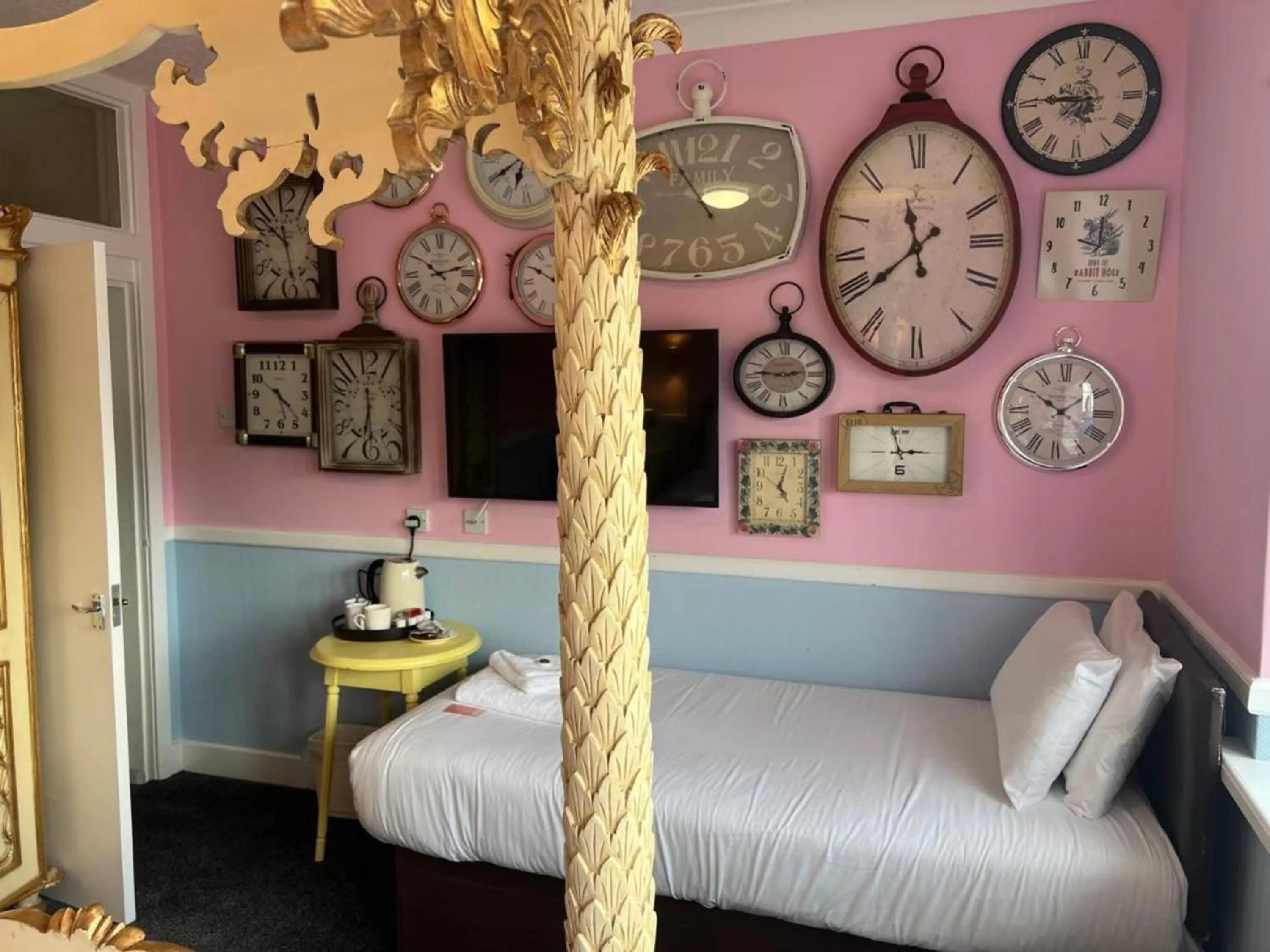 Living room in Hatters Hotel