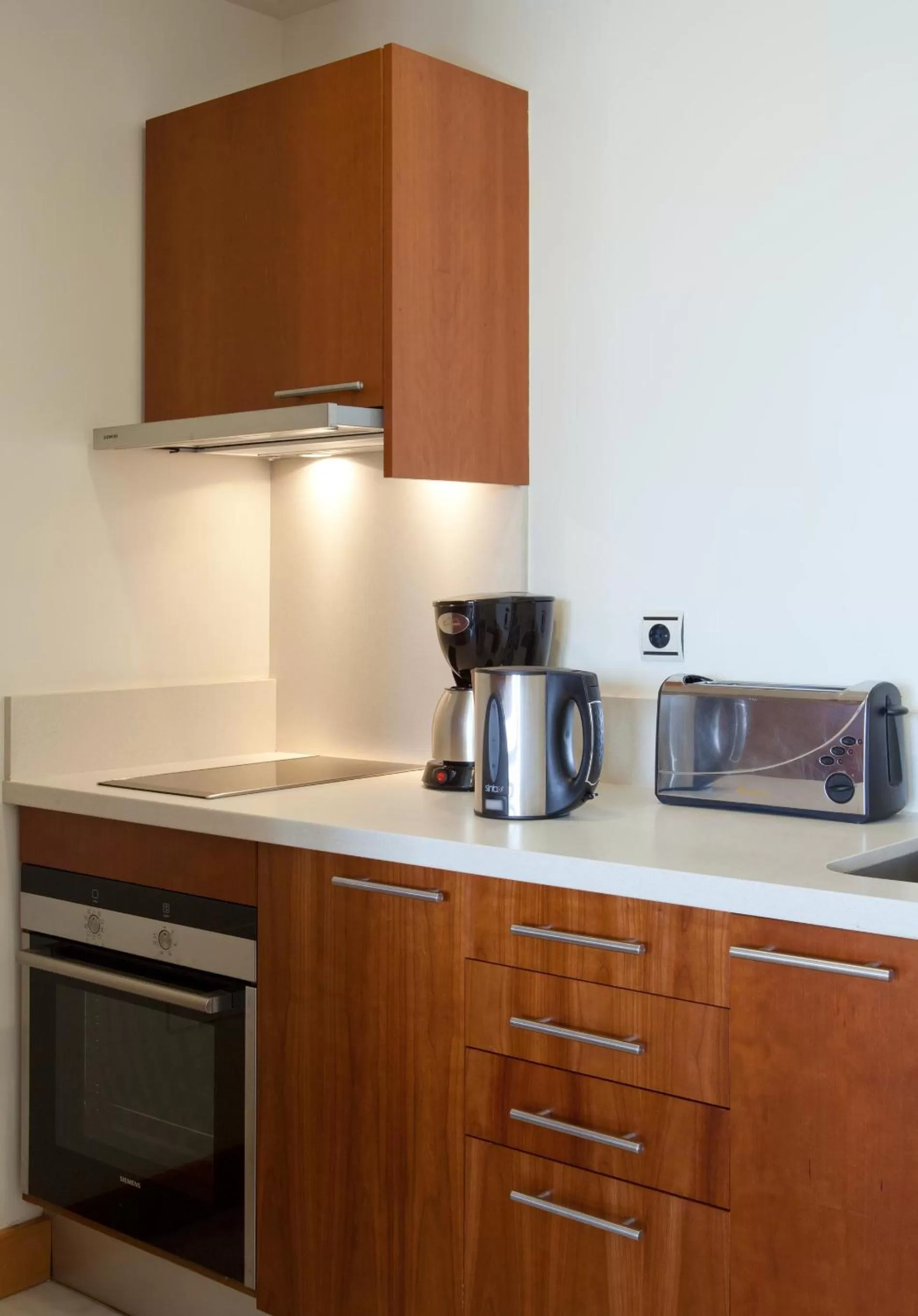 Coffee/tea facilities in Hotel Suite Villa Maria