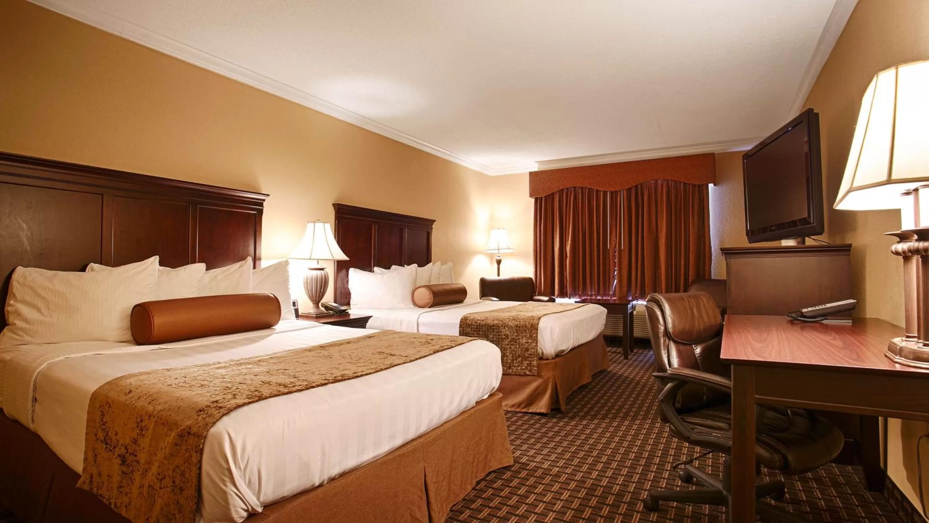 Photo of the whole room, Bed in Best Western Plus Southpark Inn & Suites
