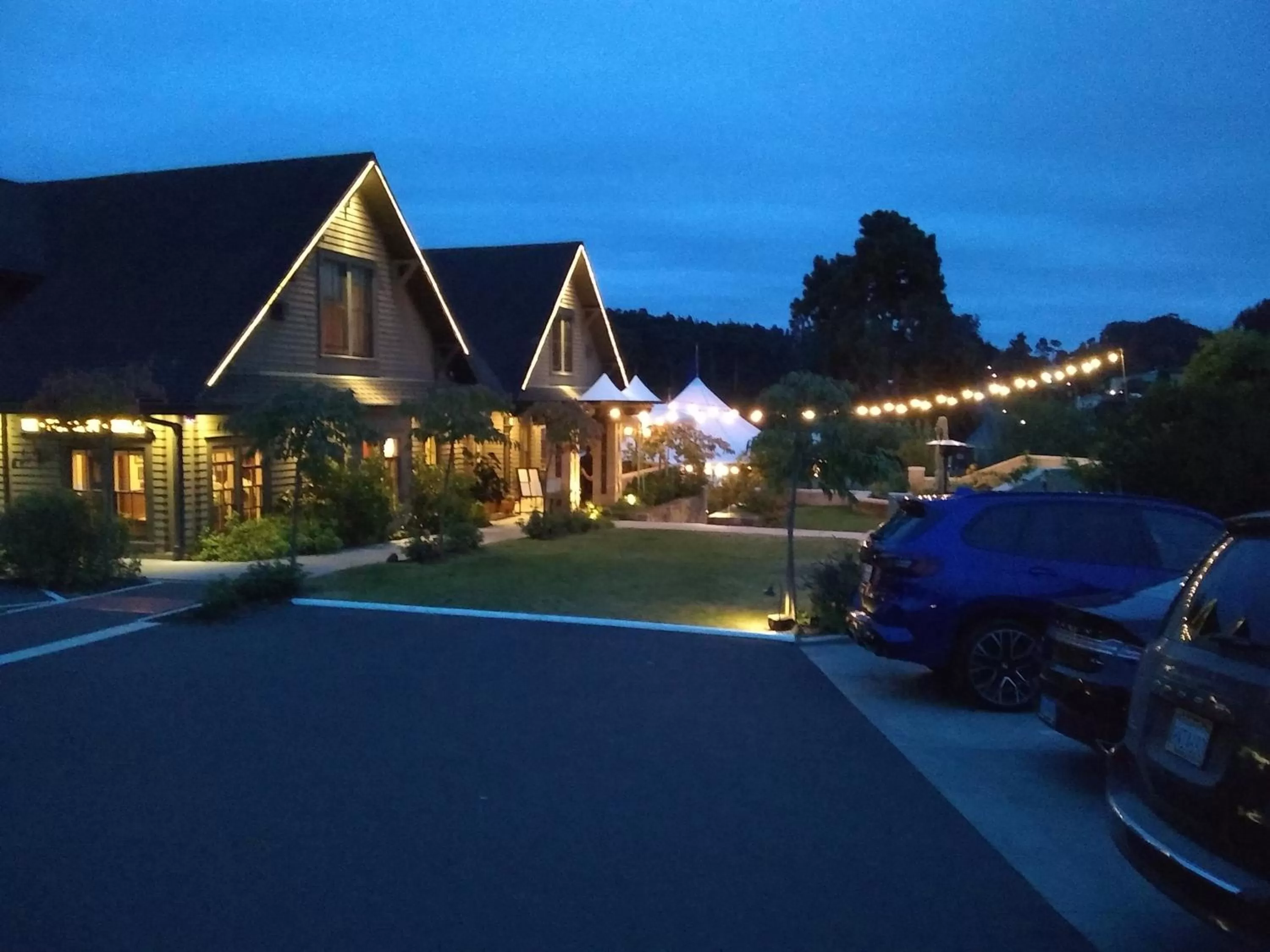 Facade/entrance in Noyo Harbor Inn