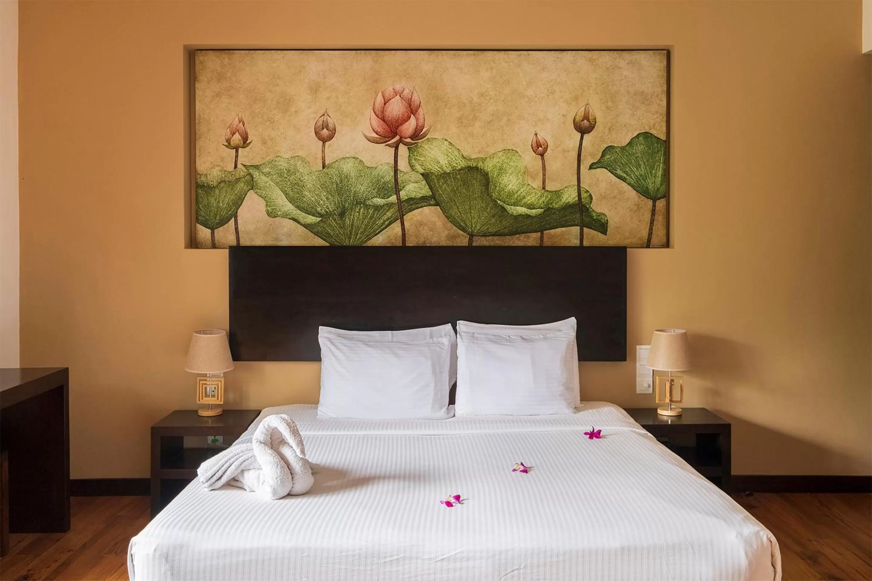 Bed in Terrace Green Hotel and Spa - Free Airport Shuttle Service