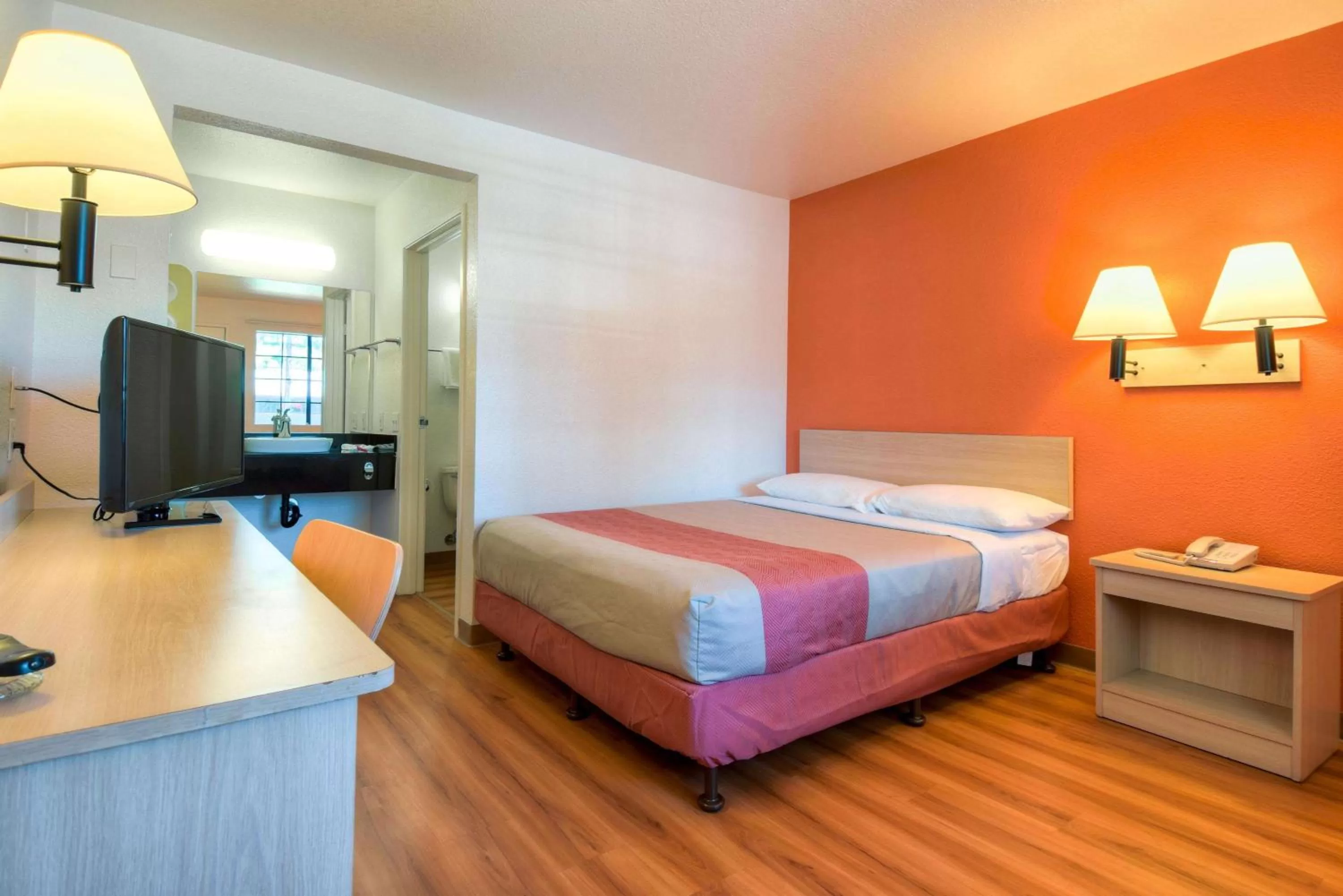 TV and multimedia, Bed in Motel 6-San Dimas, CA - Los Angeles