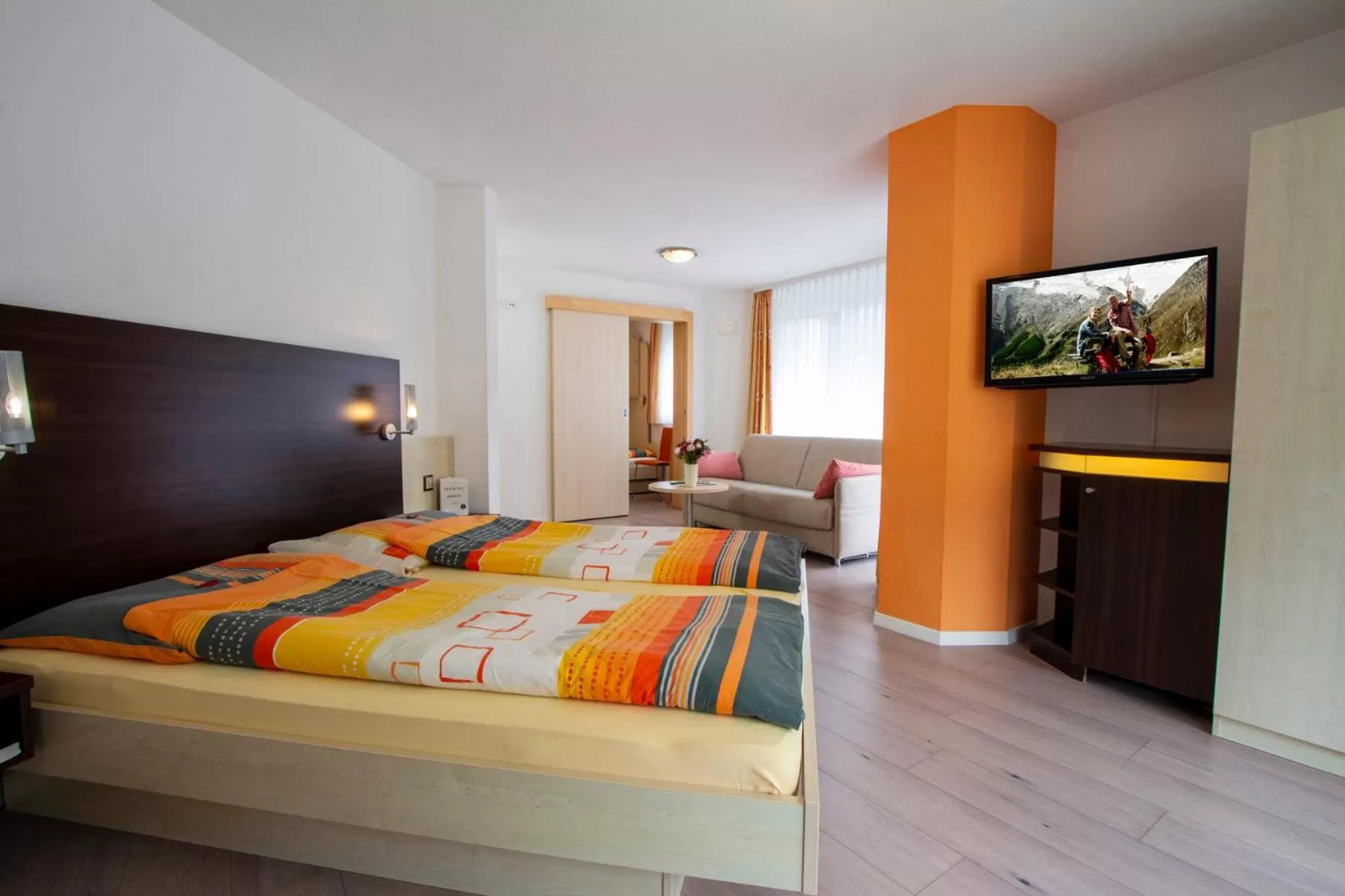 Photo of the whole room, Bed in Feehof