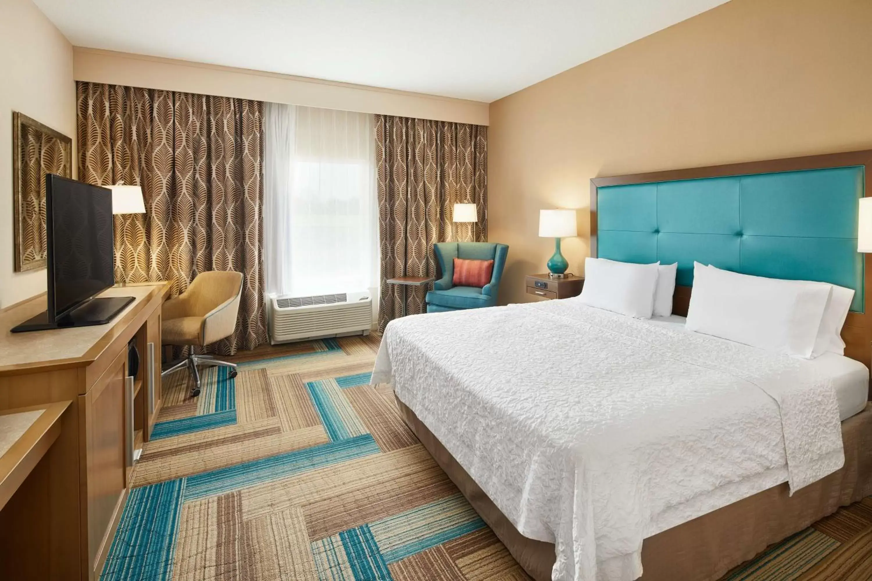 Standard King Room - Non-Smoking in Hampton Inn Plant City Standard King Room - Non-Smoking in Hampton Inn Plant City