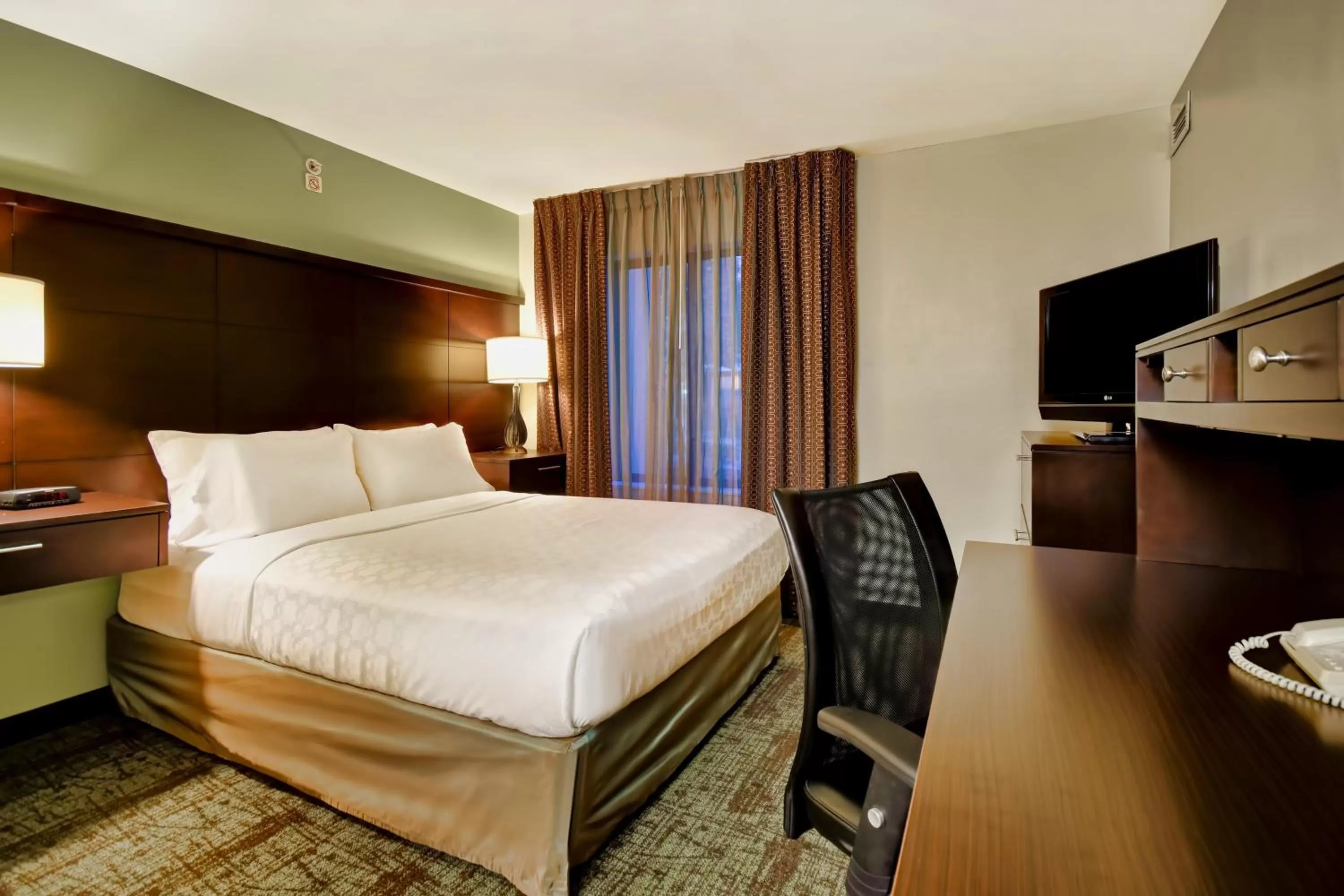 Photo of the whole room, Bed in Staybridge Suites Middleton/Madison-West by IHG