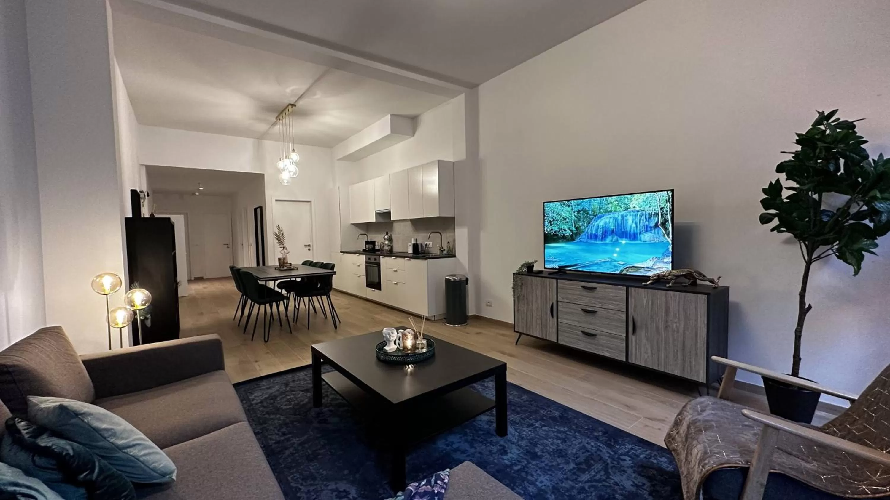 TV and multimedia in OneLuxStay near Fashion District