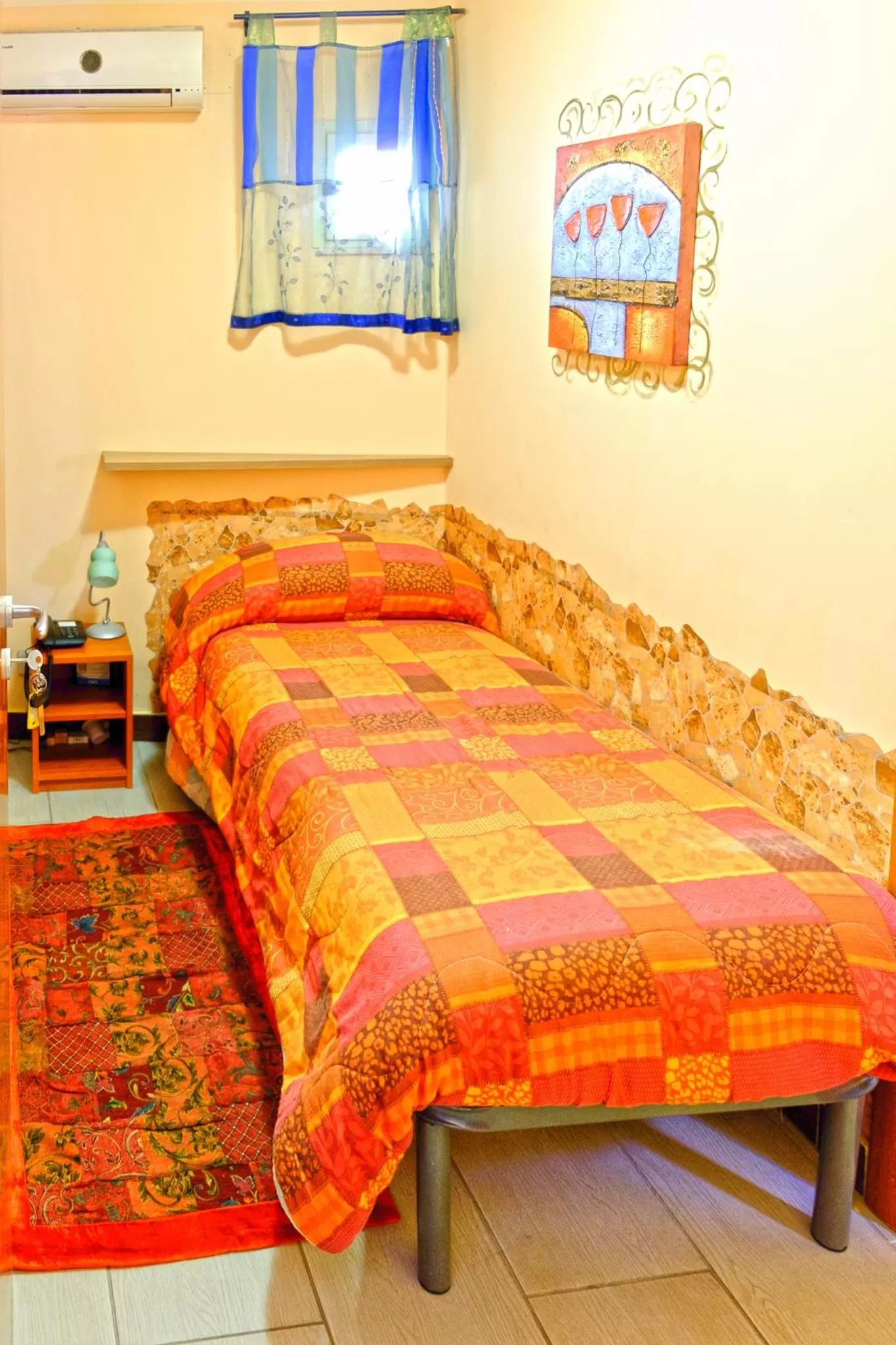 Bedroom, Bed in Golden Dreams B&B