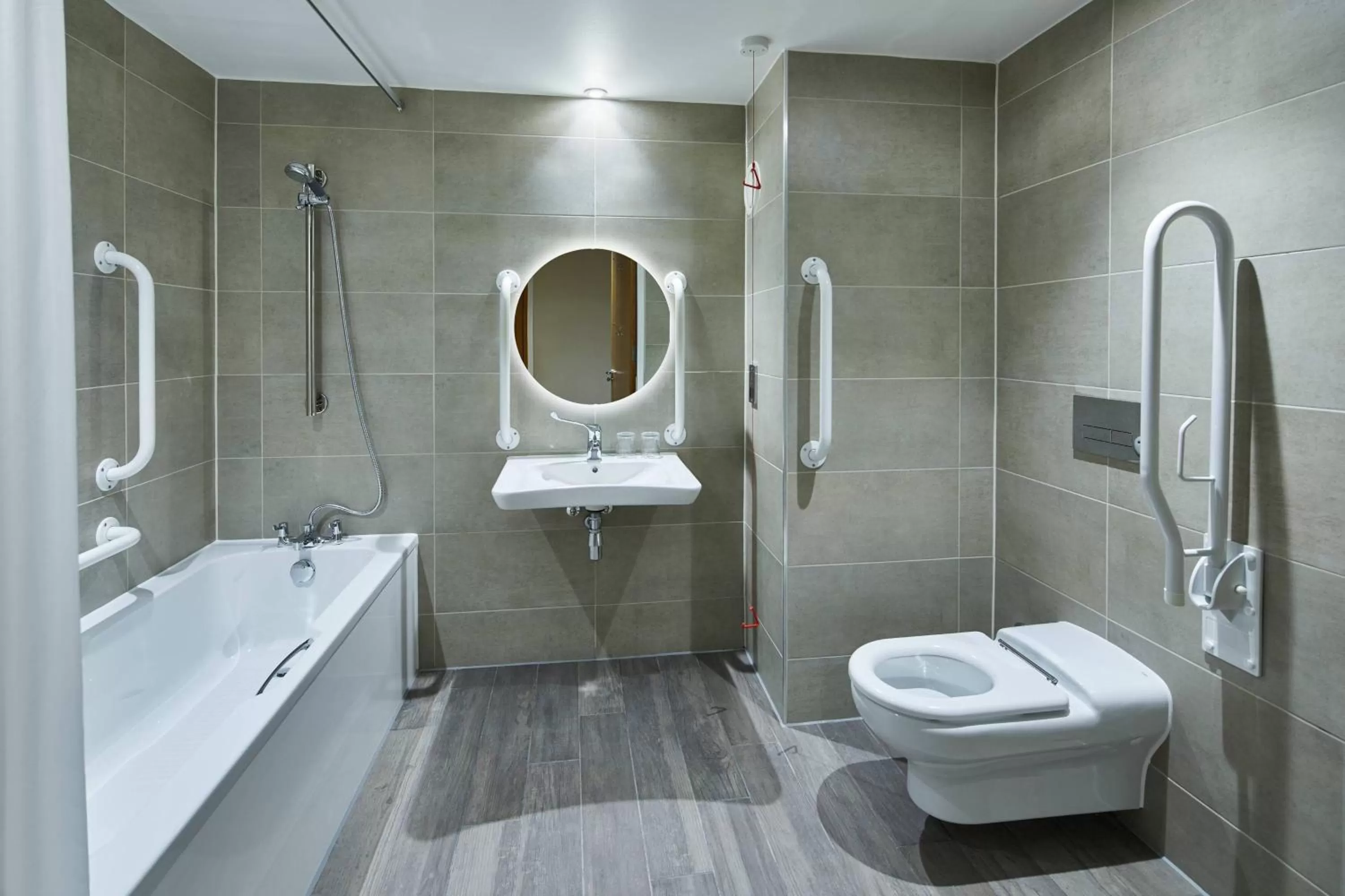 Photo of the whole room in Manchester Marriott Victoria & Albert Hotel