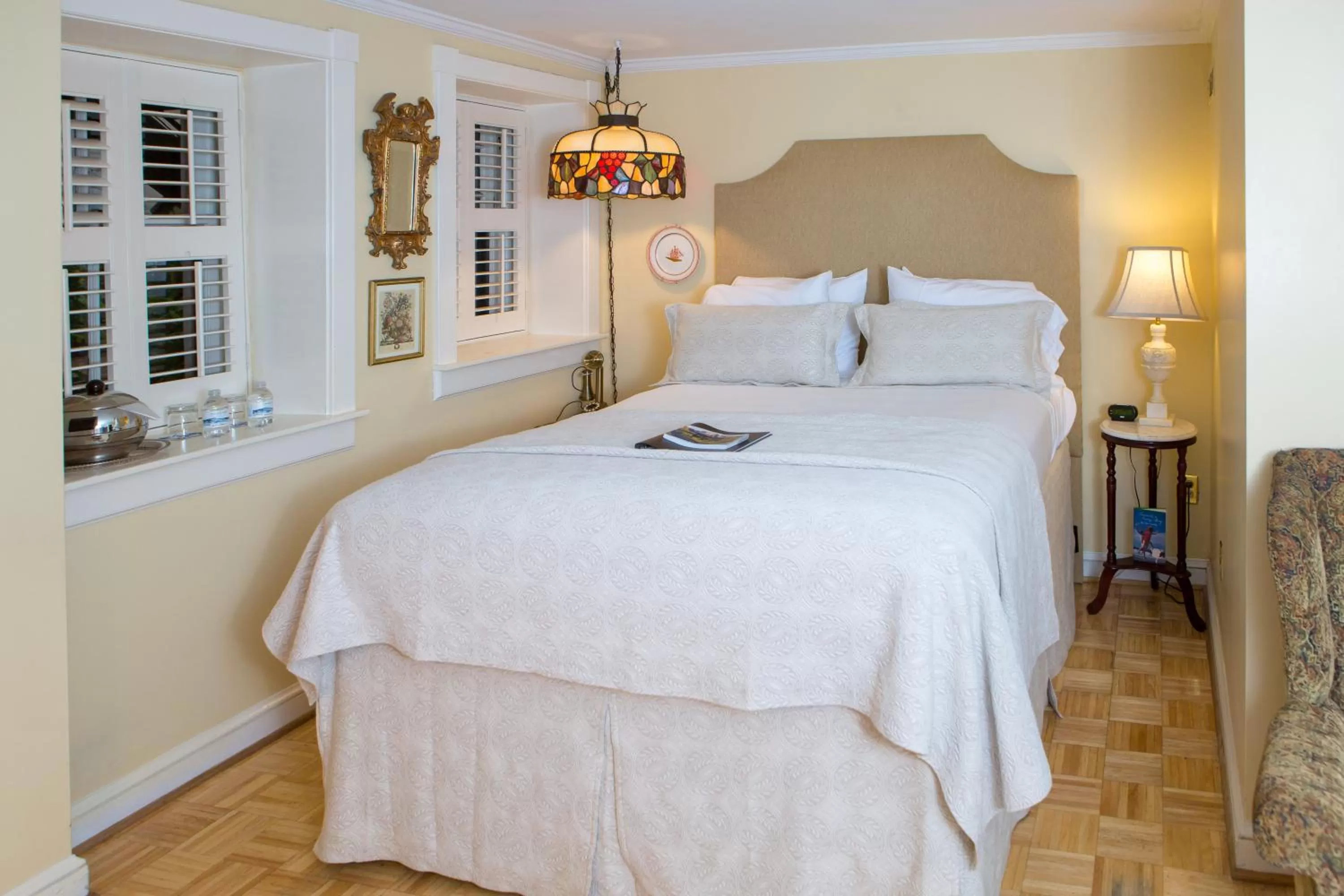 Bed in Ballastone Inn