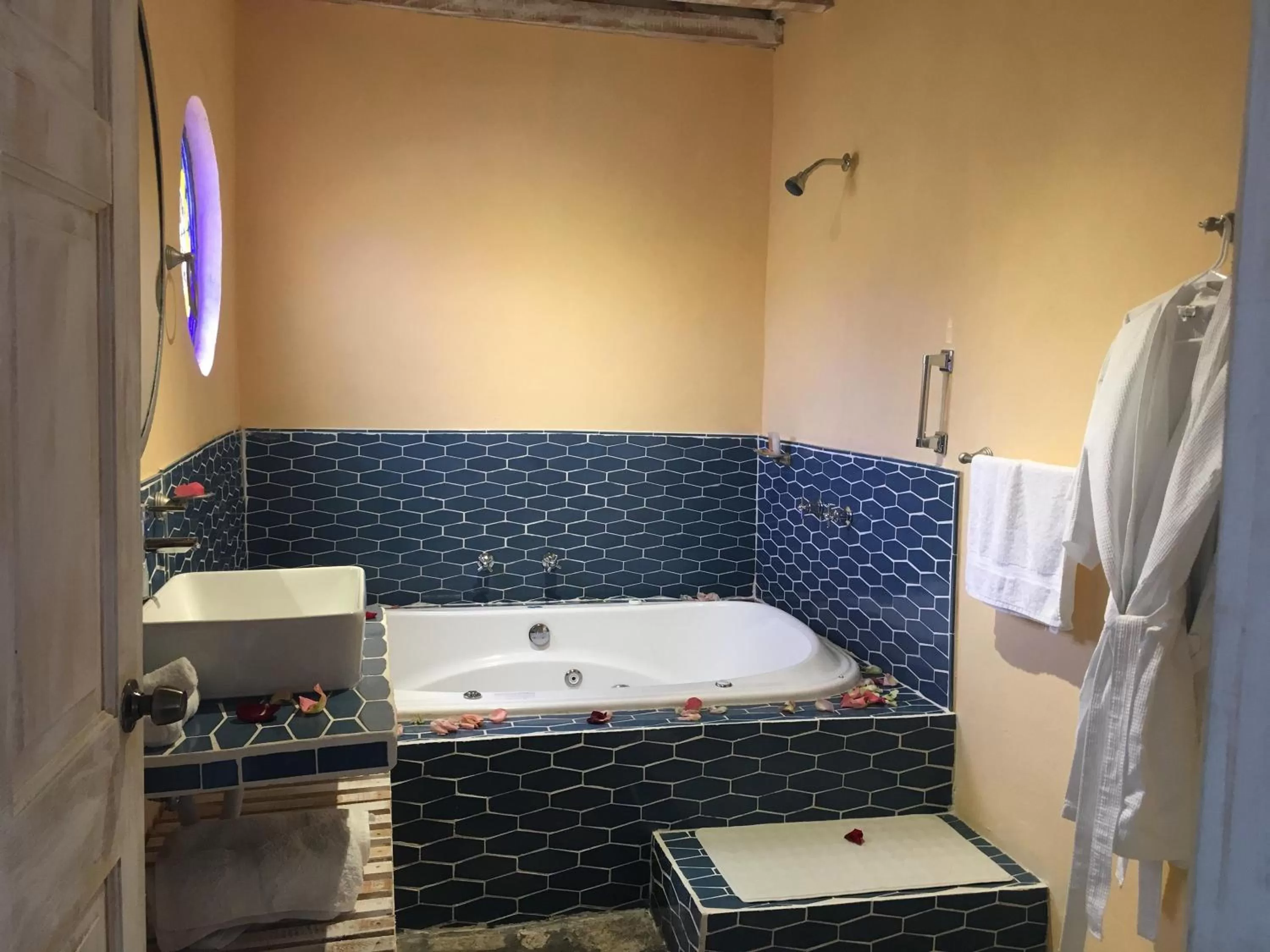 Shower in View Hotel Boutique