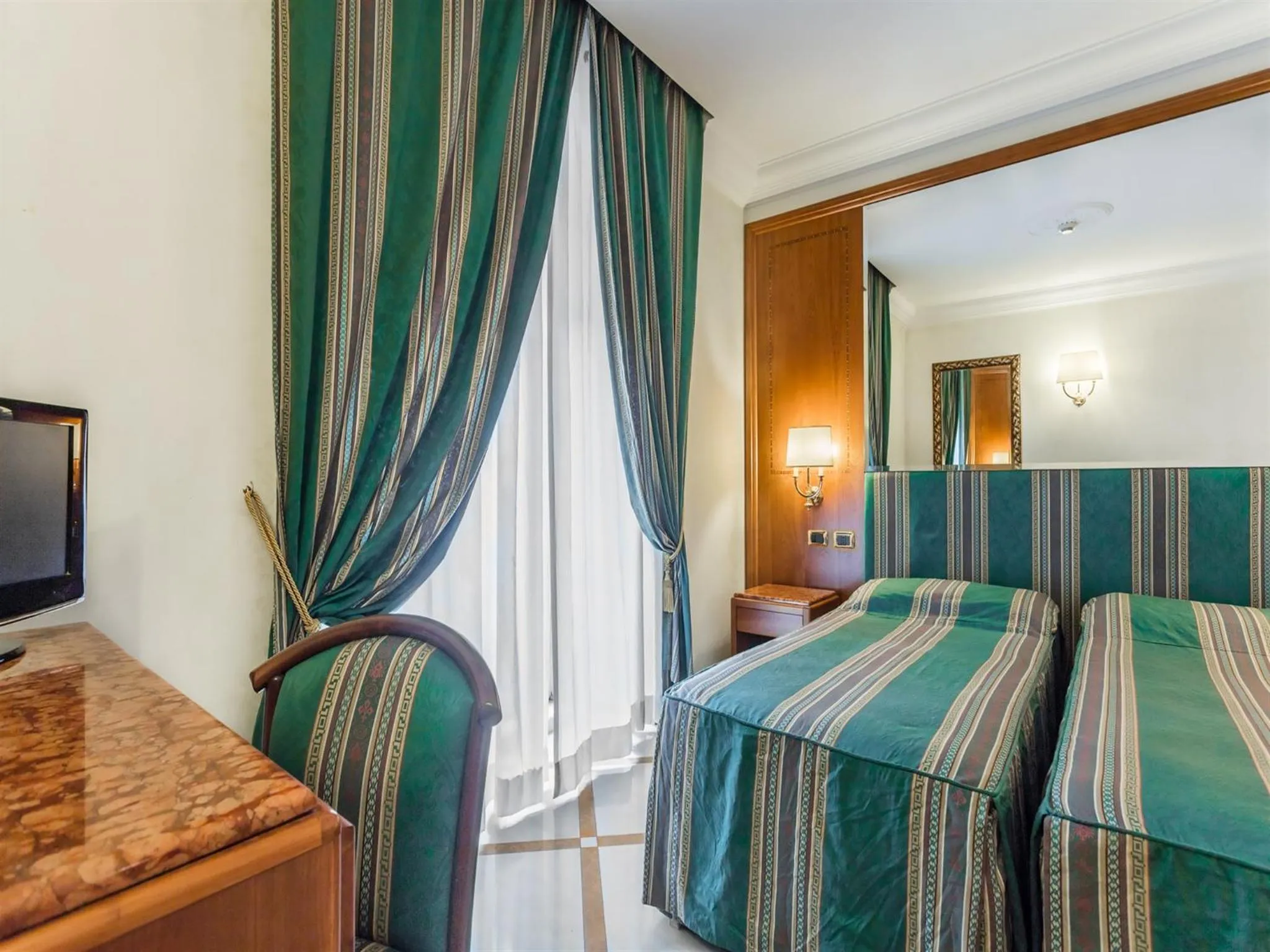 Bedroom, Bed in Raeli Hotel Regio