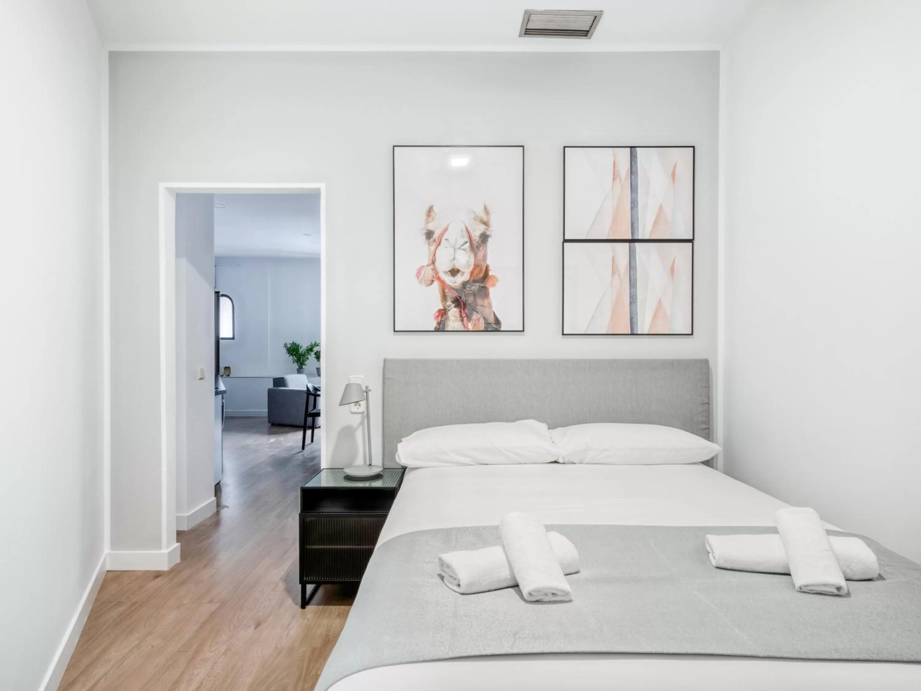 Bed in Limehome Madrid Calle de Don Ramón de la Cruz