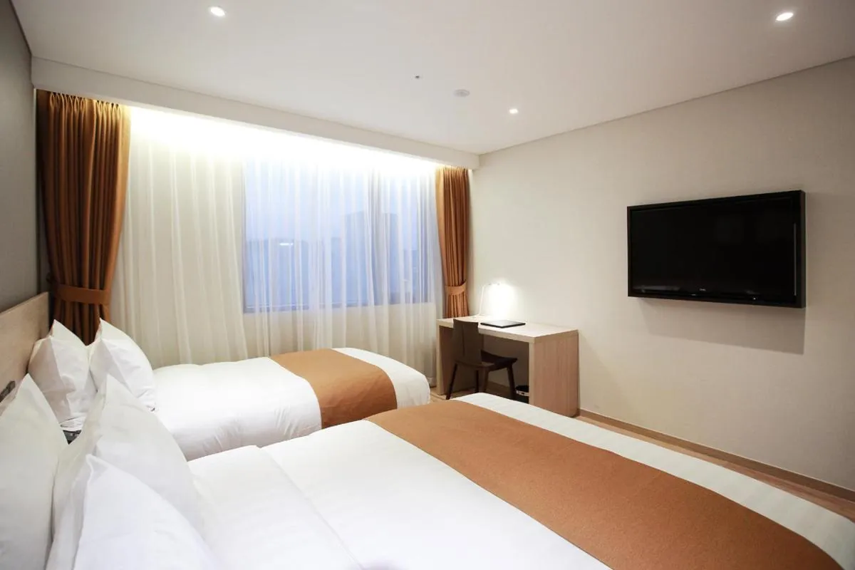 Bed in Gangneung City Hotel