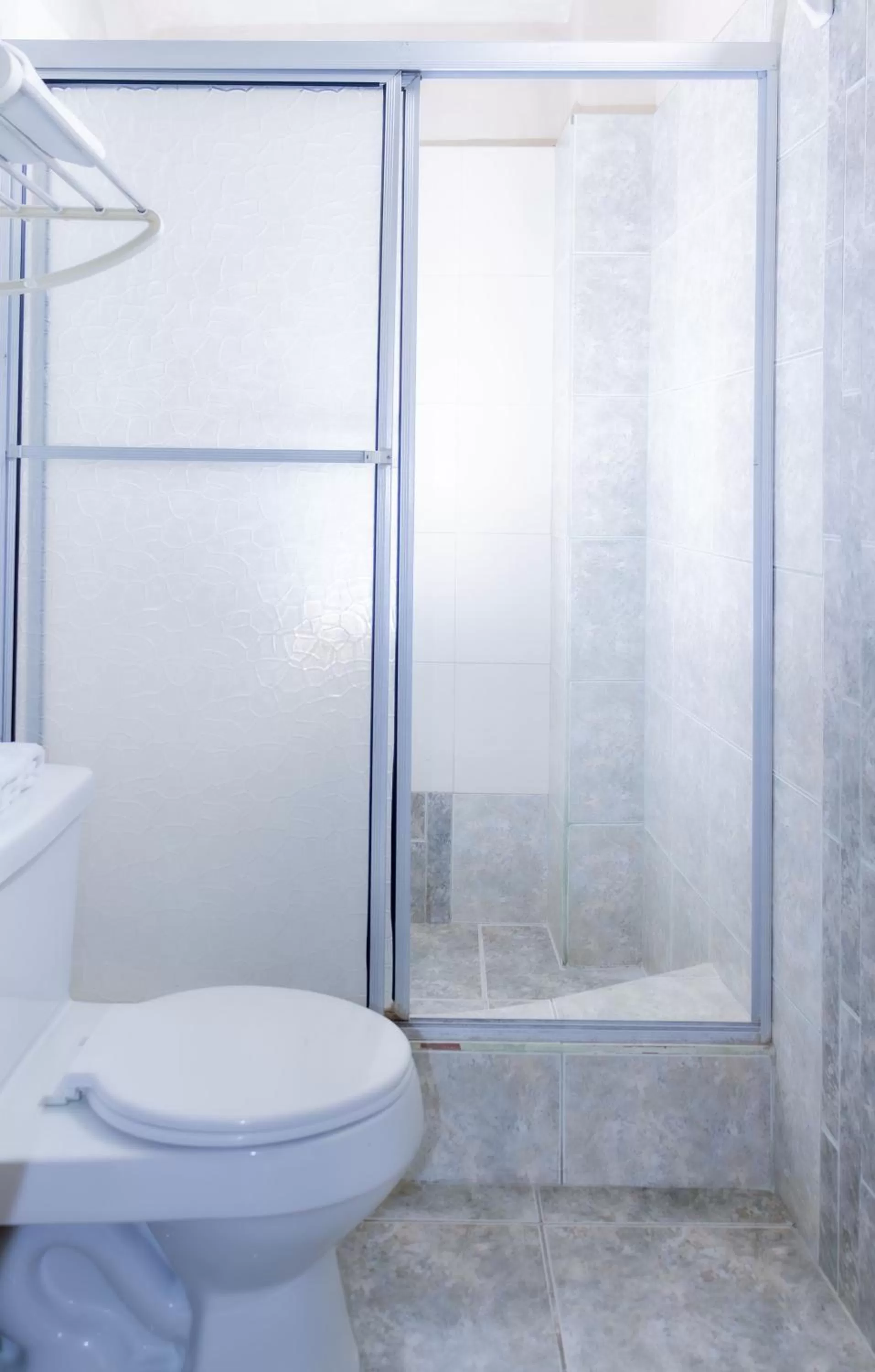 Shower in Hostal Antares