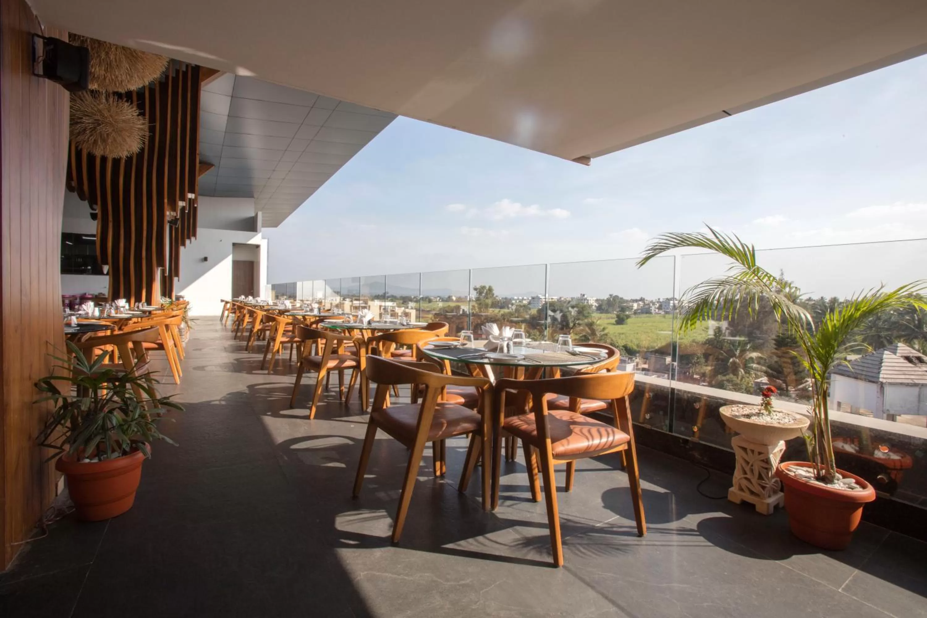 Restaurant/Places to Eat in Sapphire Premium Hotel & Suite