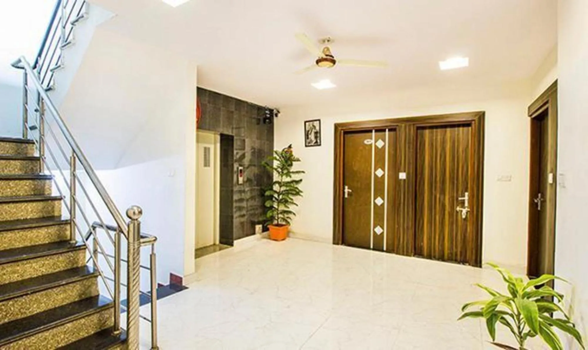 Lobby or reception in FabHotel Airport Residency