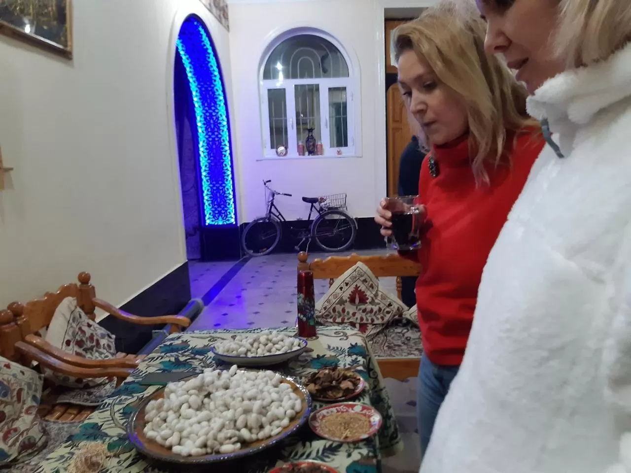 People in Risqiro'z Ancient Boutique Hotel