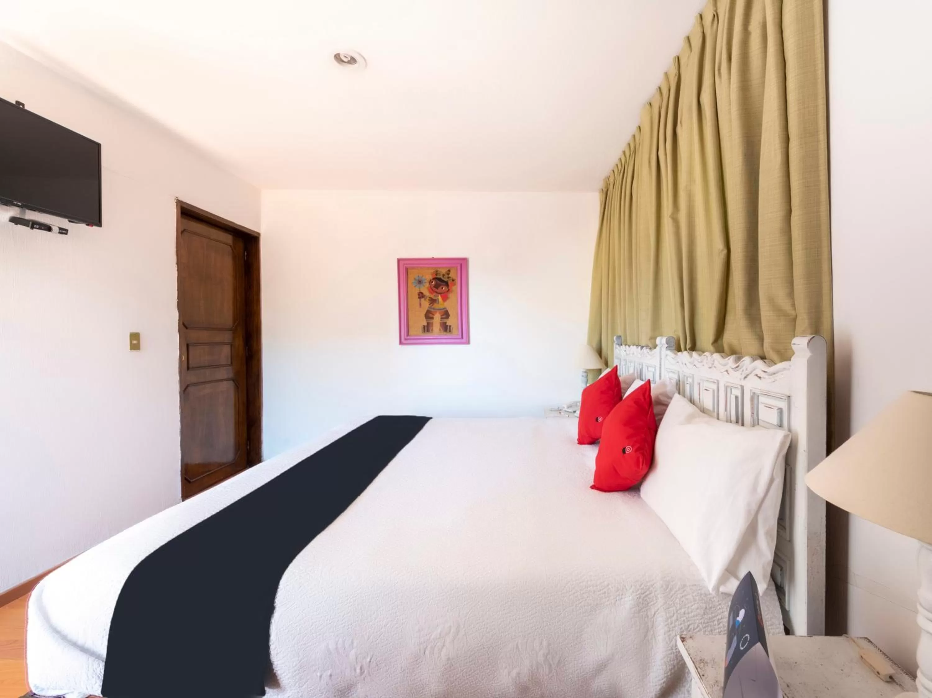 Bedroom, Bed in Suites Internacional