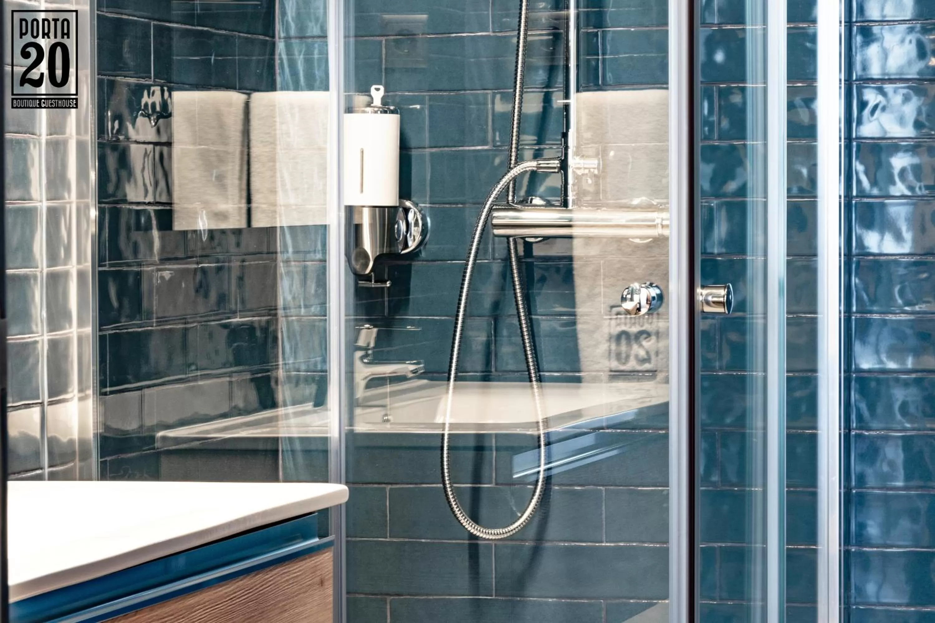 Shower in Porta 20 Boutique Guesthouse