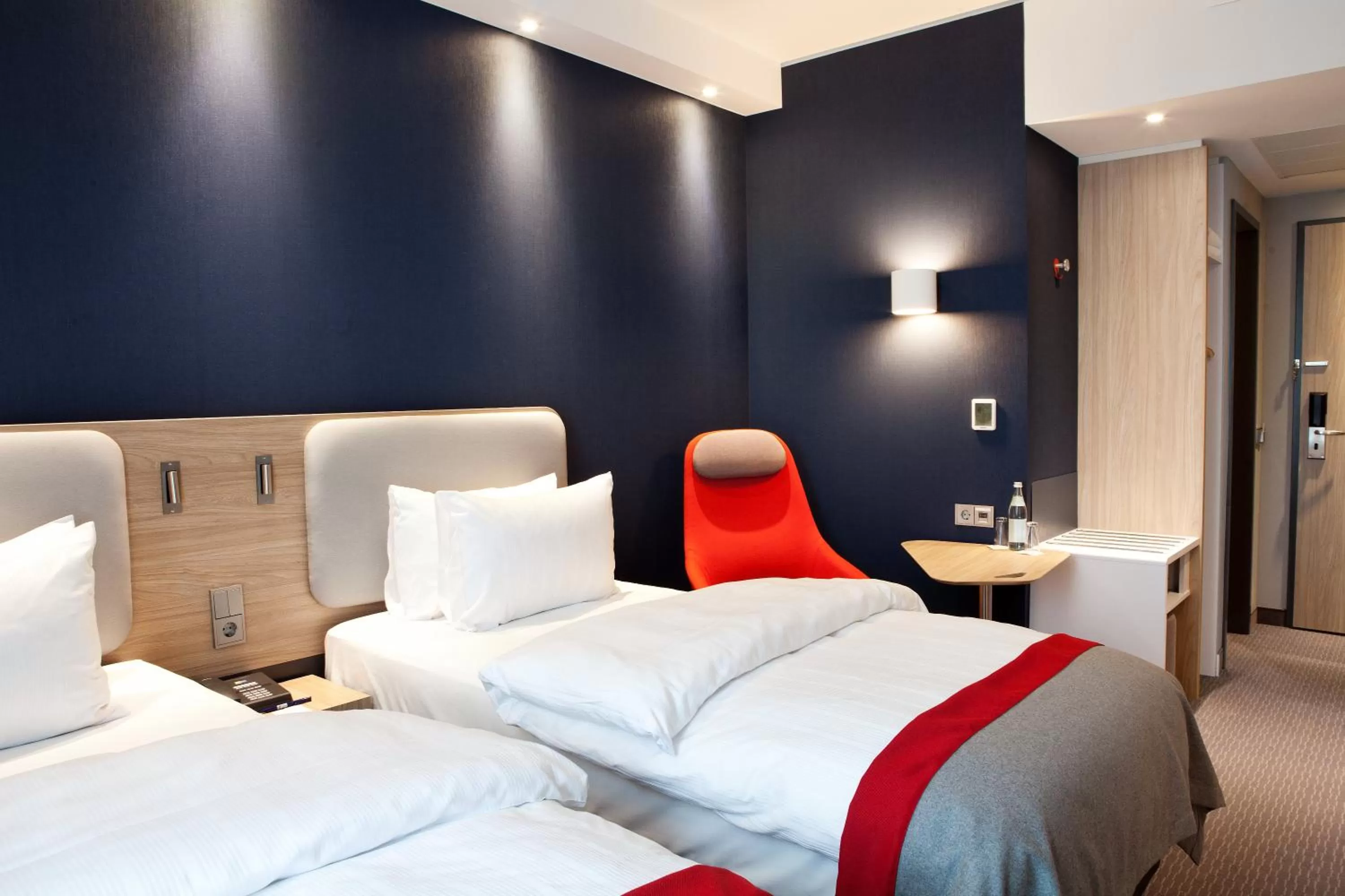 Bed in Holiday Inn Express - Saarbrücken by IHG