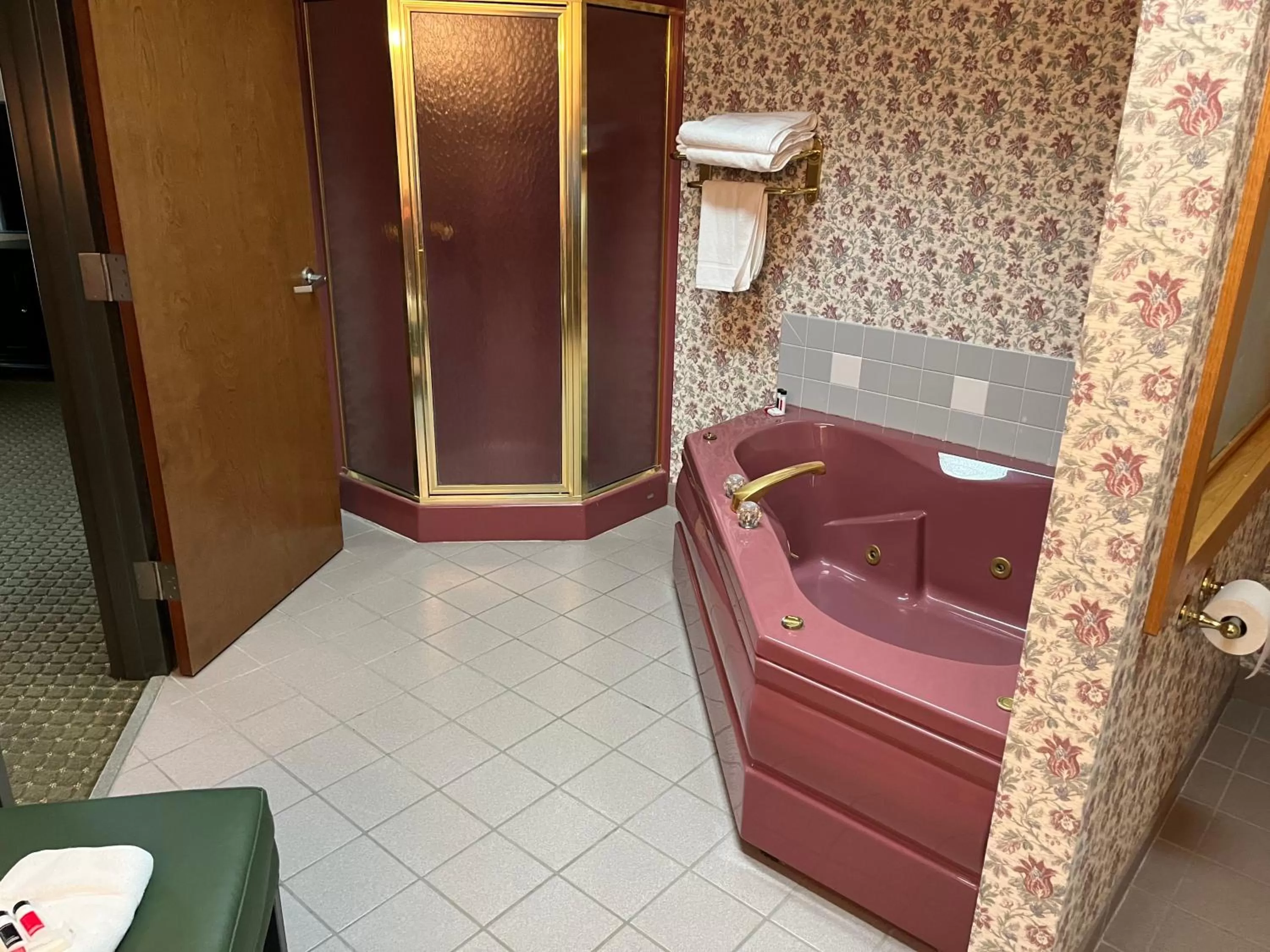 Bathroom in Days Inn & Suites by Wyndham Sutton Flatwoods