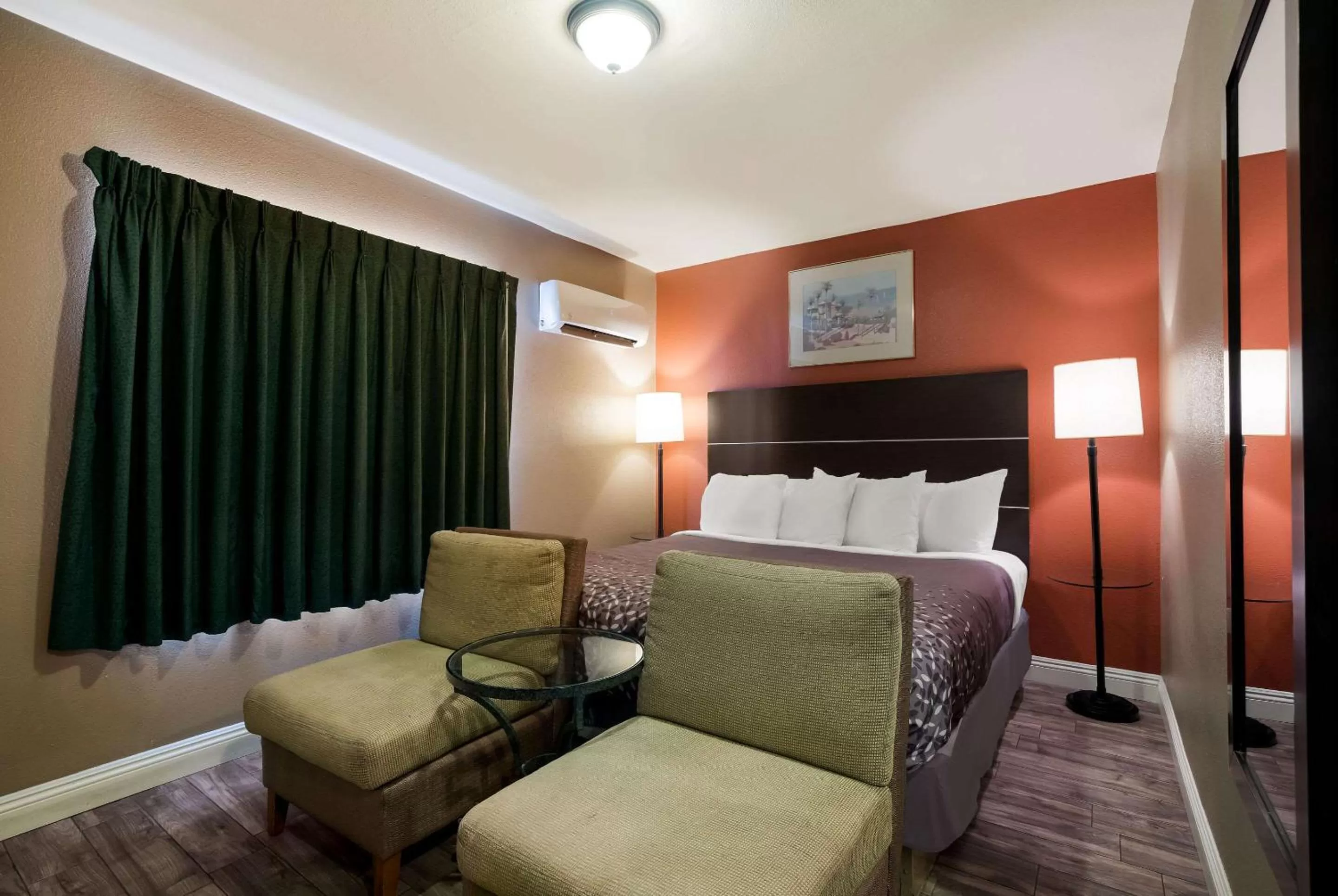 Bed in Rodeway Inn near Coachella