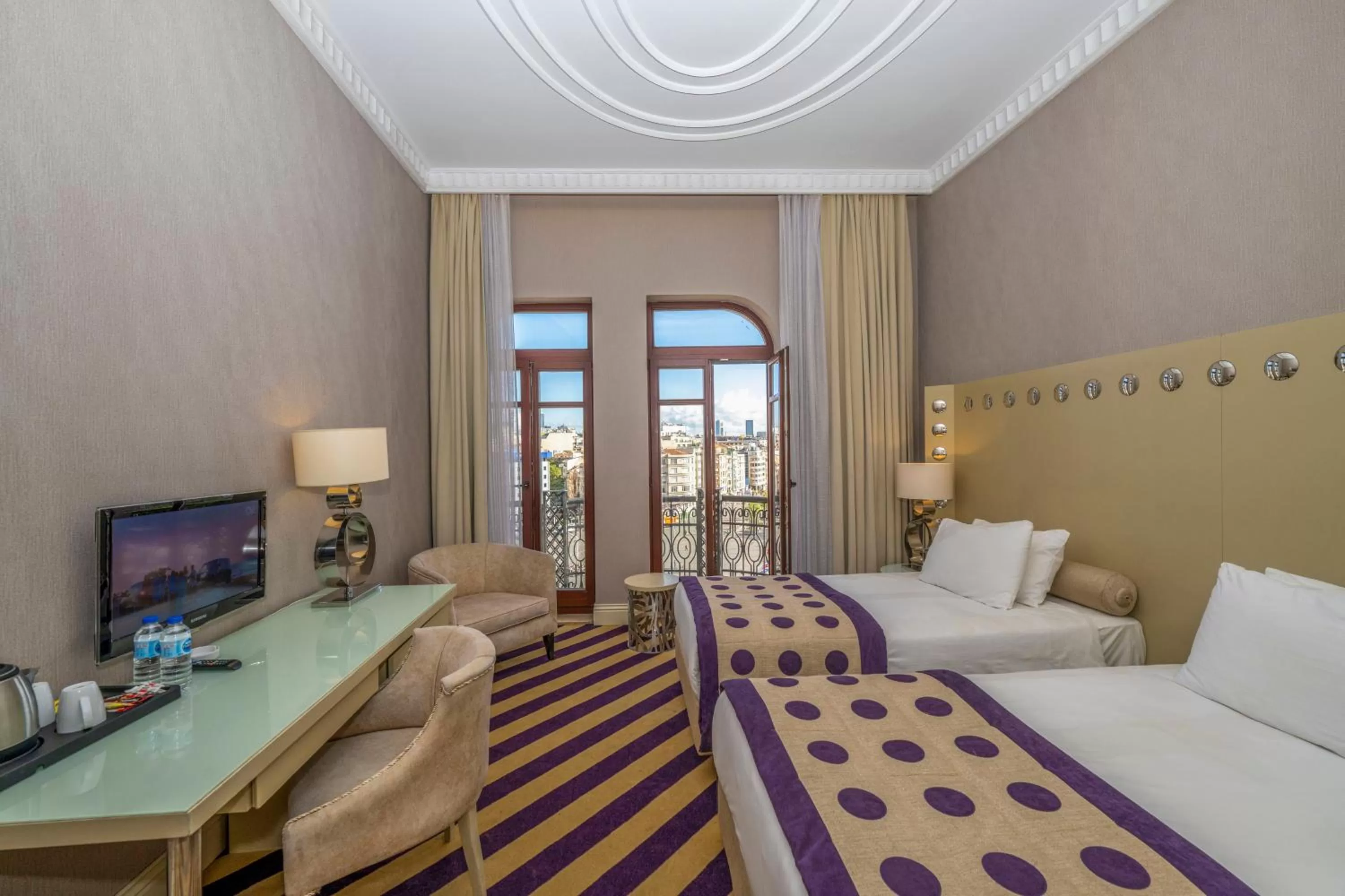 Bed in Taxim Hill Hotel