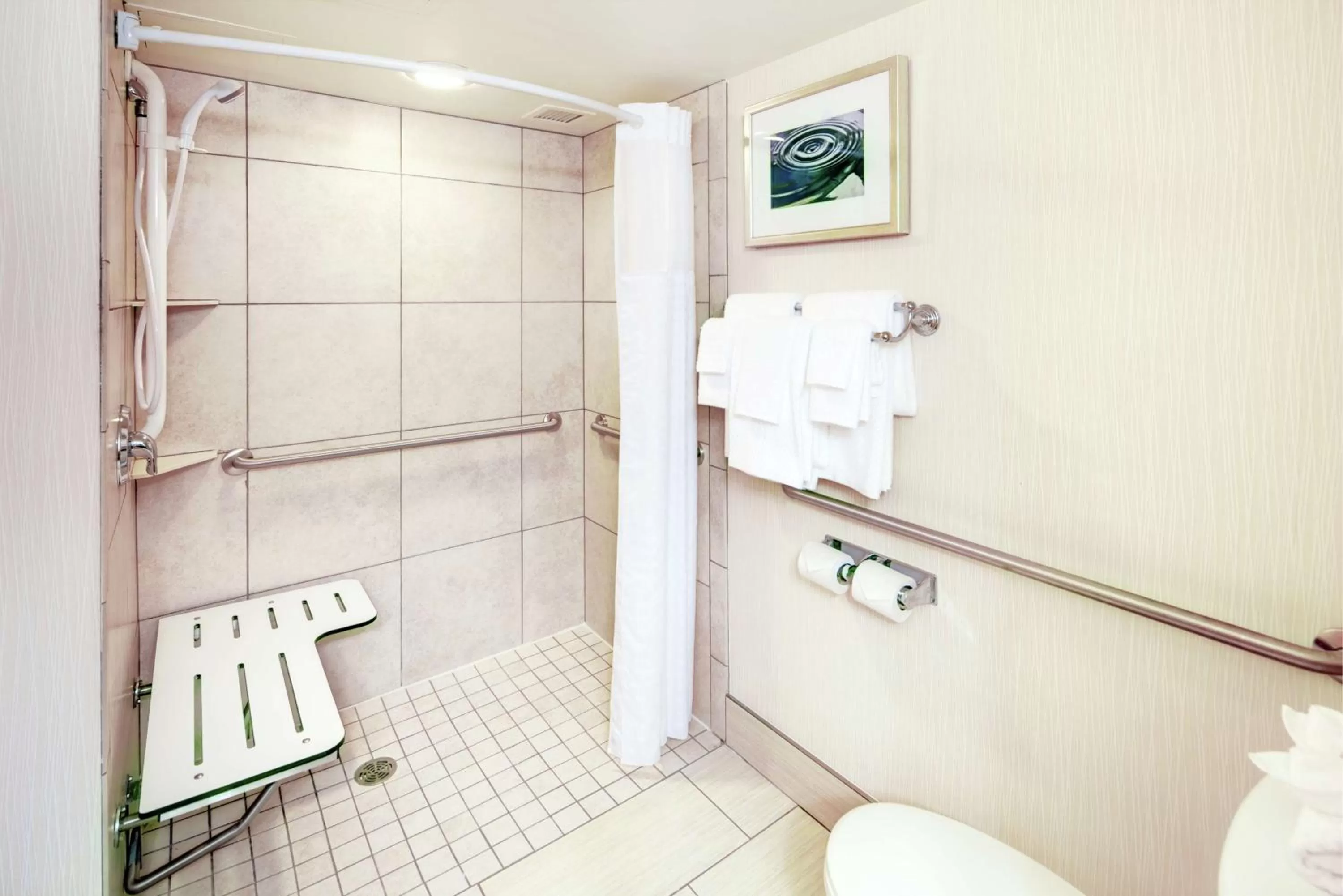 Bathroom in DoubleTree by Hilton Milwaukee Downtown