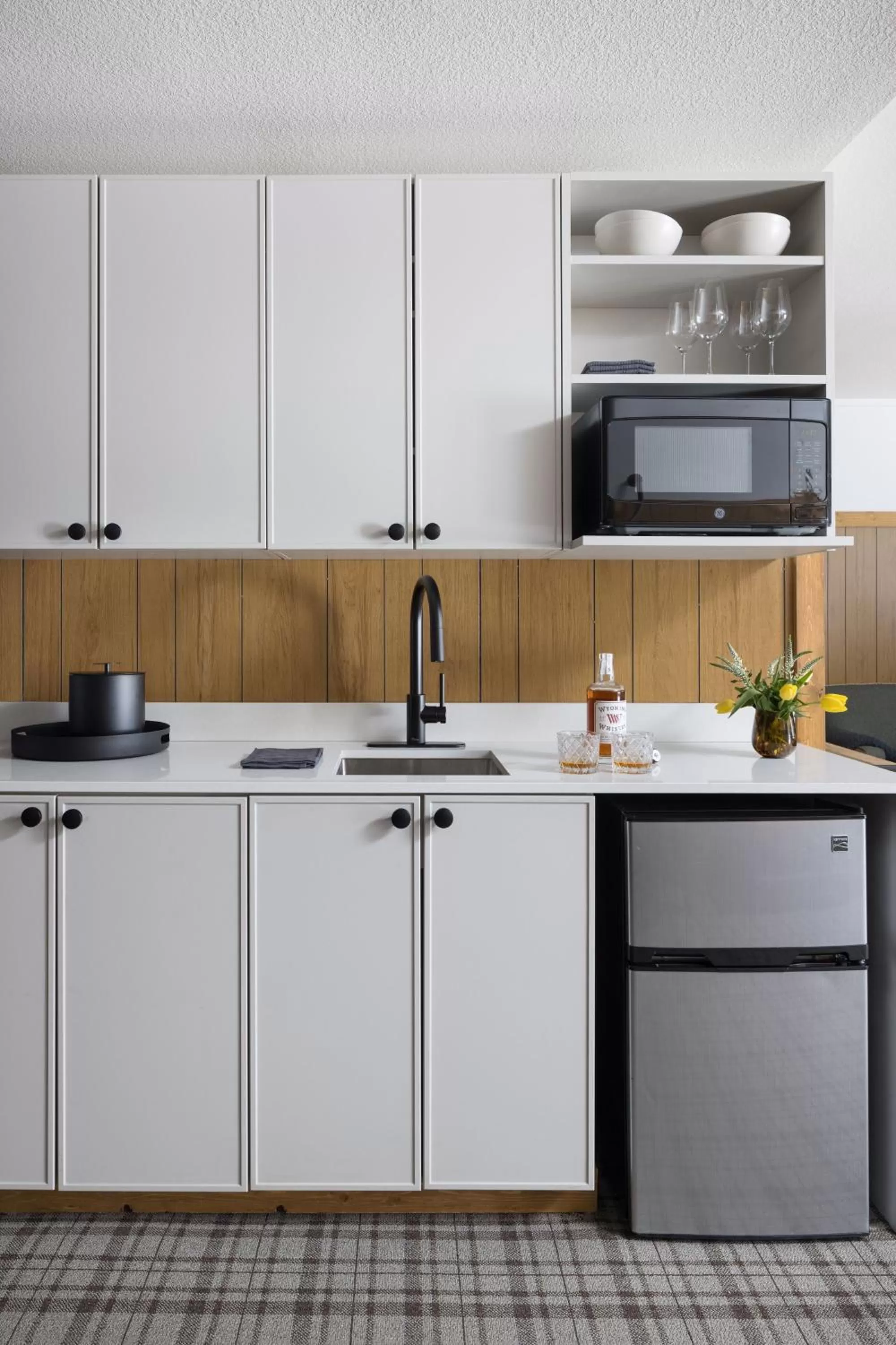 Kitchen or kitchenette in The Virginian Lodge